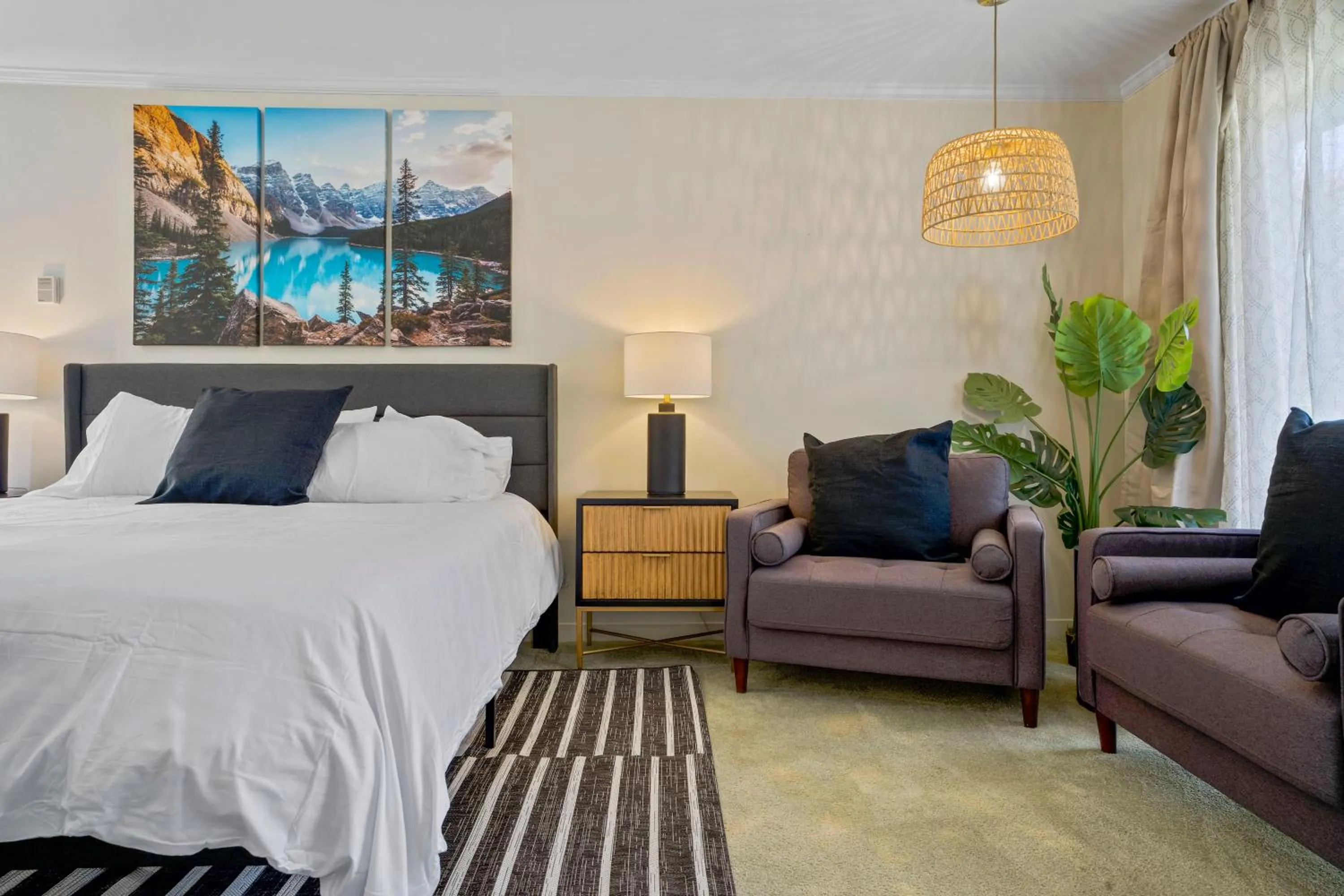 Bed in Mendo Bungalow