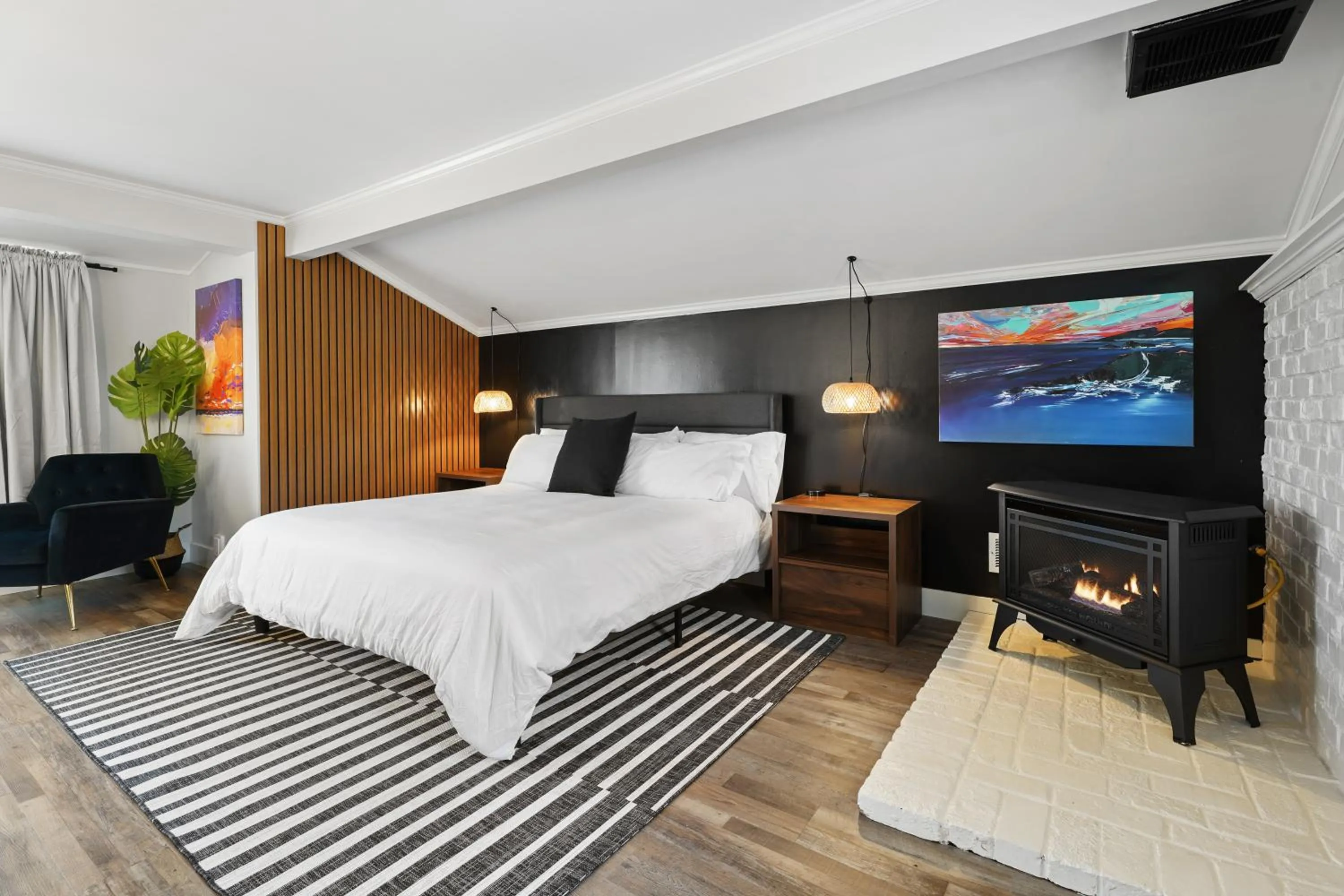 Bedroom, Bed in Mendo Bungalow