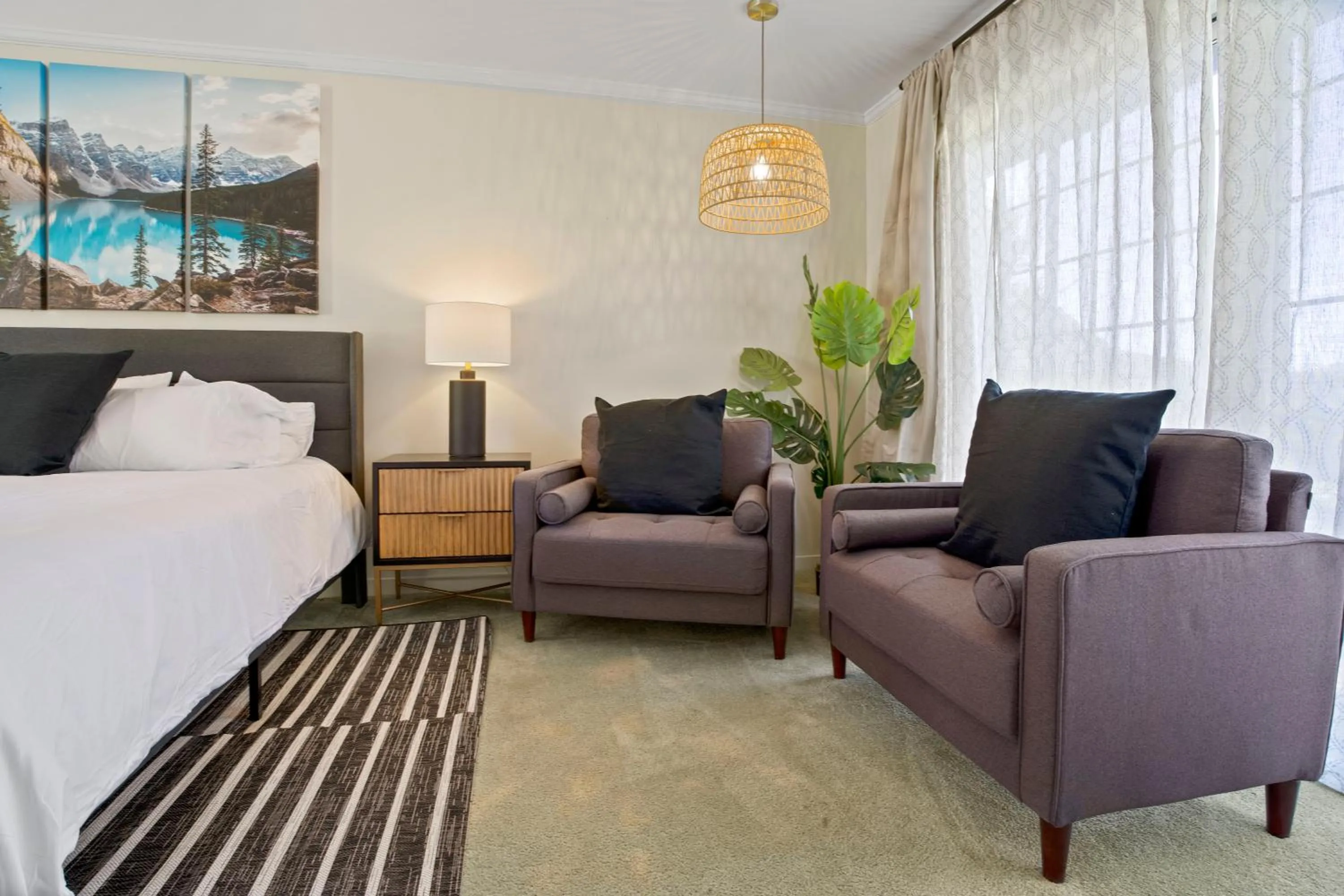 Bed in Mendo Bungalow