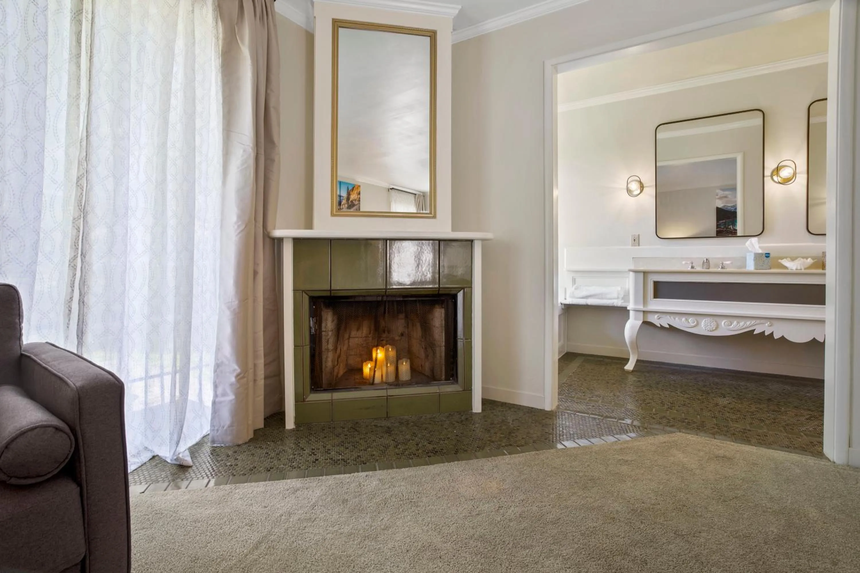 Seating area, Bed in Mendo Bungalow