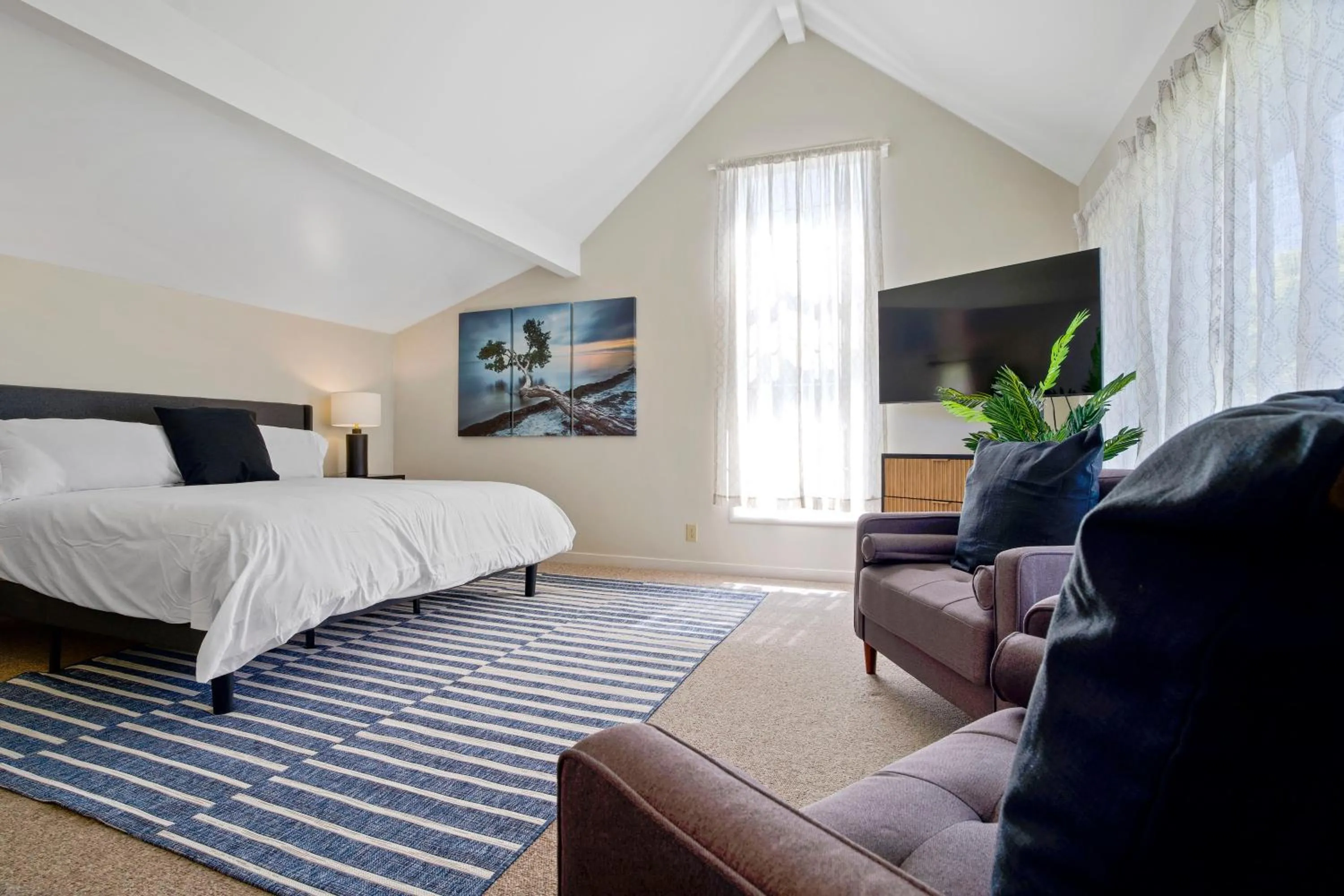 Bed in Mendo Bungalow