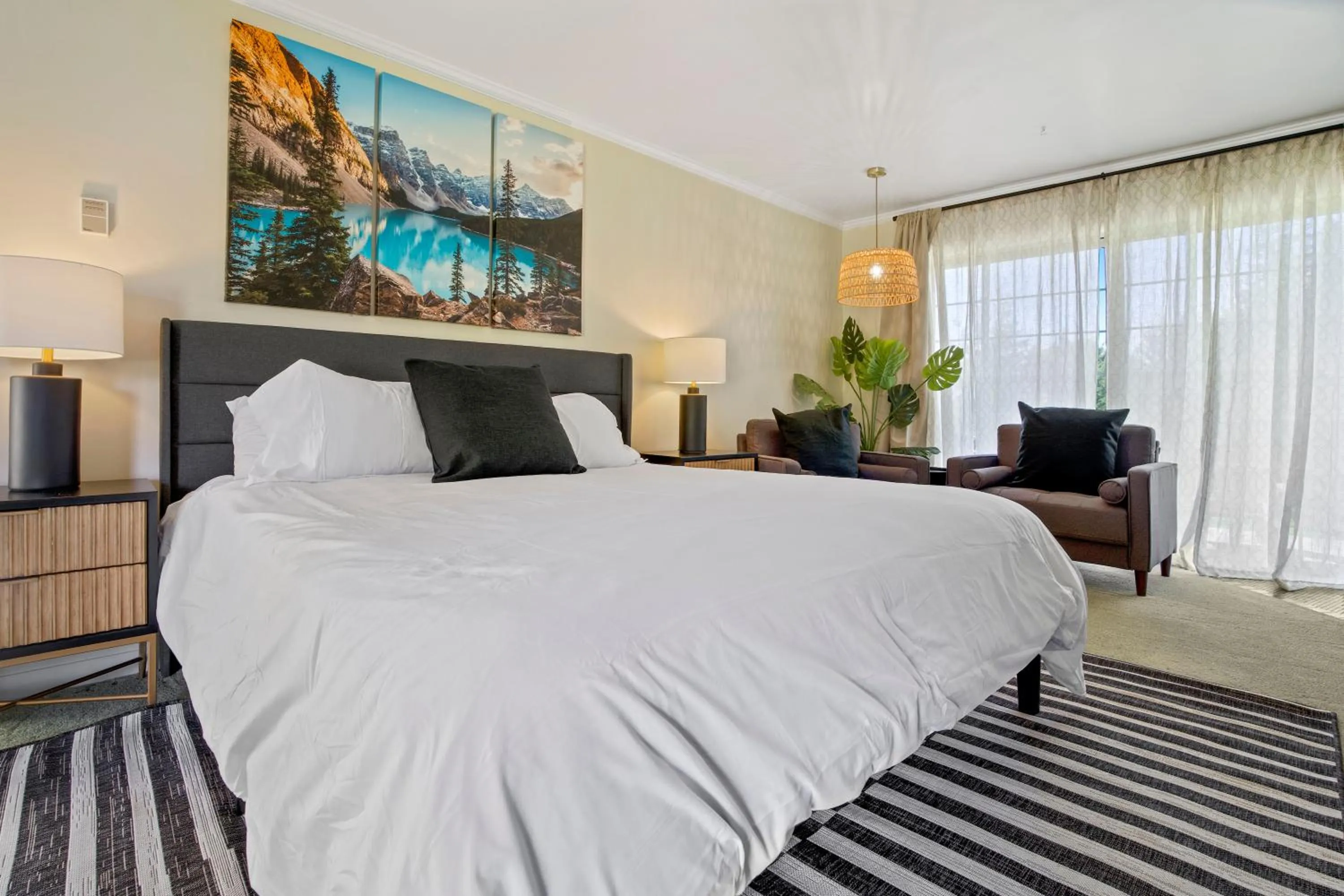 Bed in Mendo Bungalow