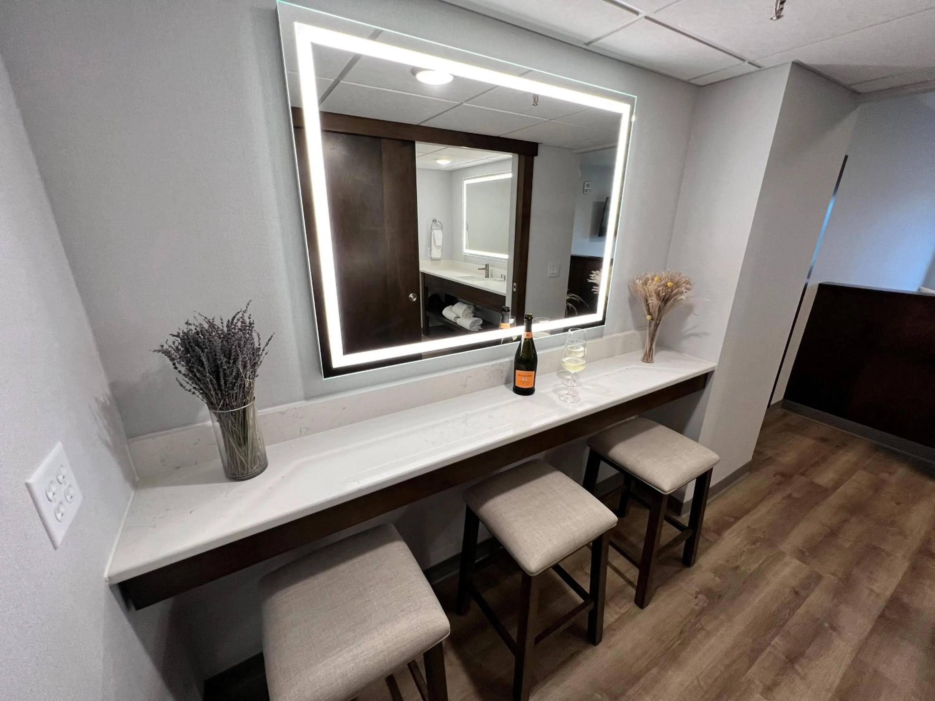 Seating area in Radisson Hotel La Crosse