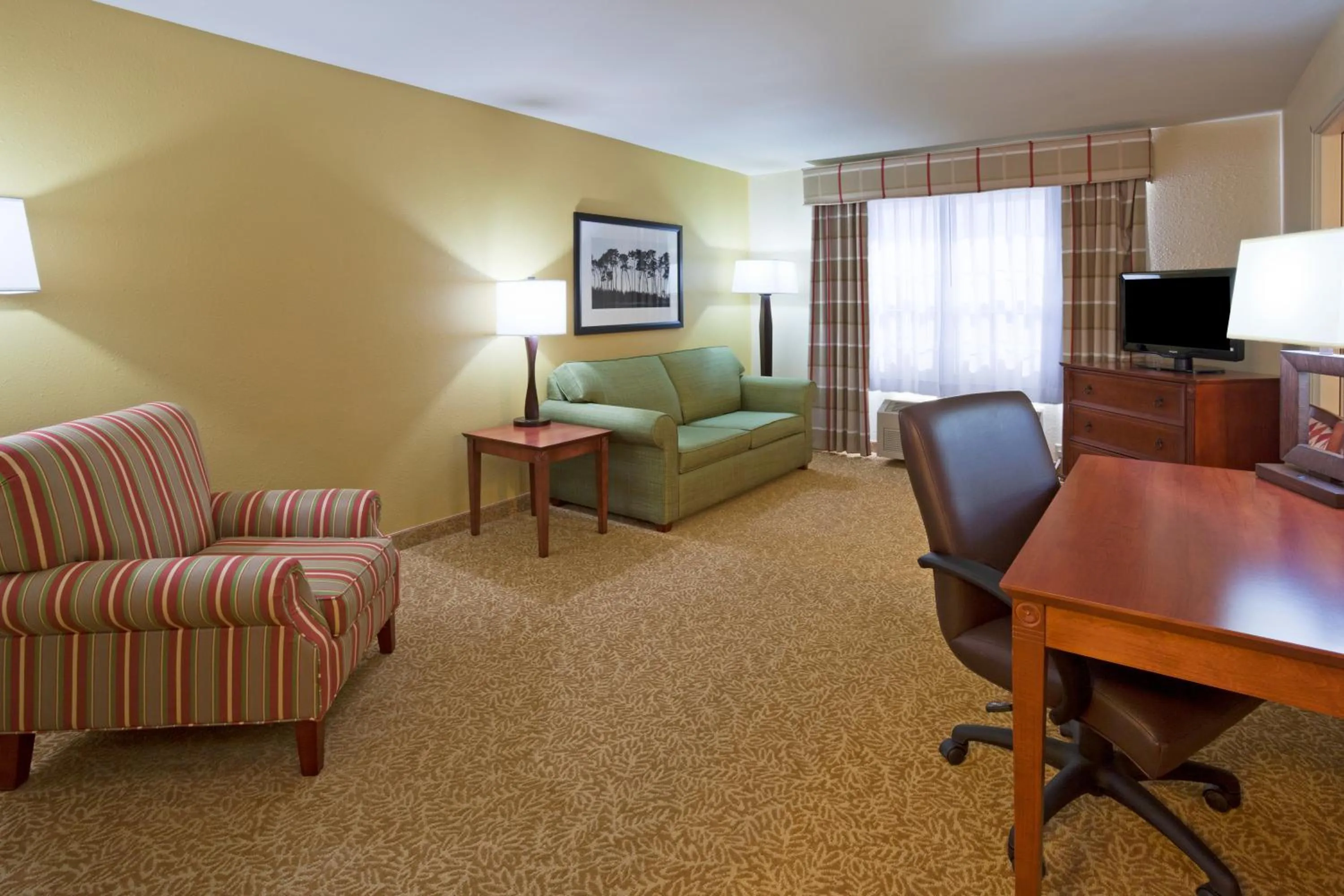 Seating area in Country Inn & Suites by Radisson, Dakota Dunes, SD
