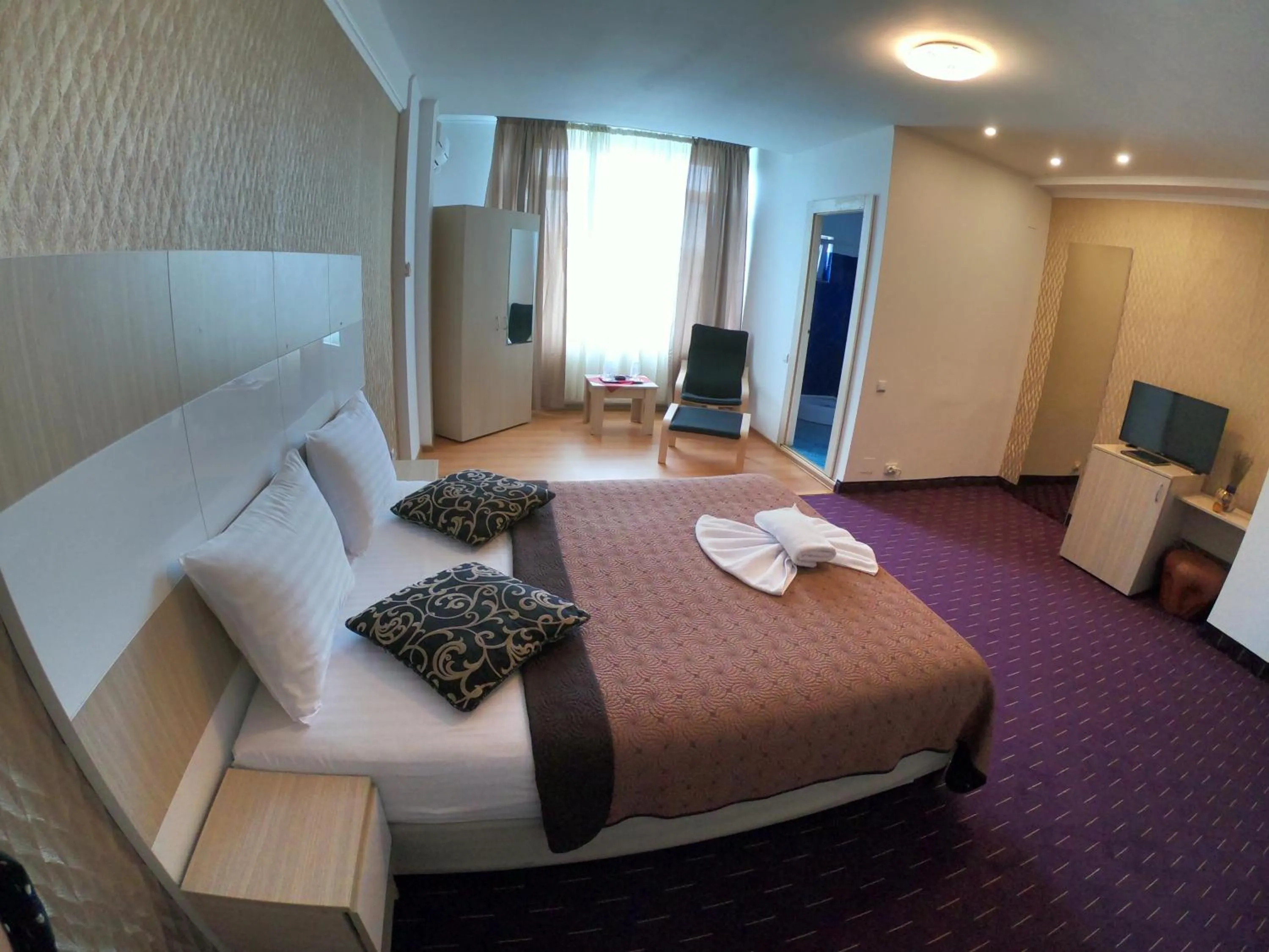 Bed in Hotel Mon Caprice