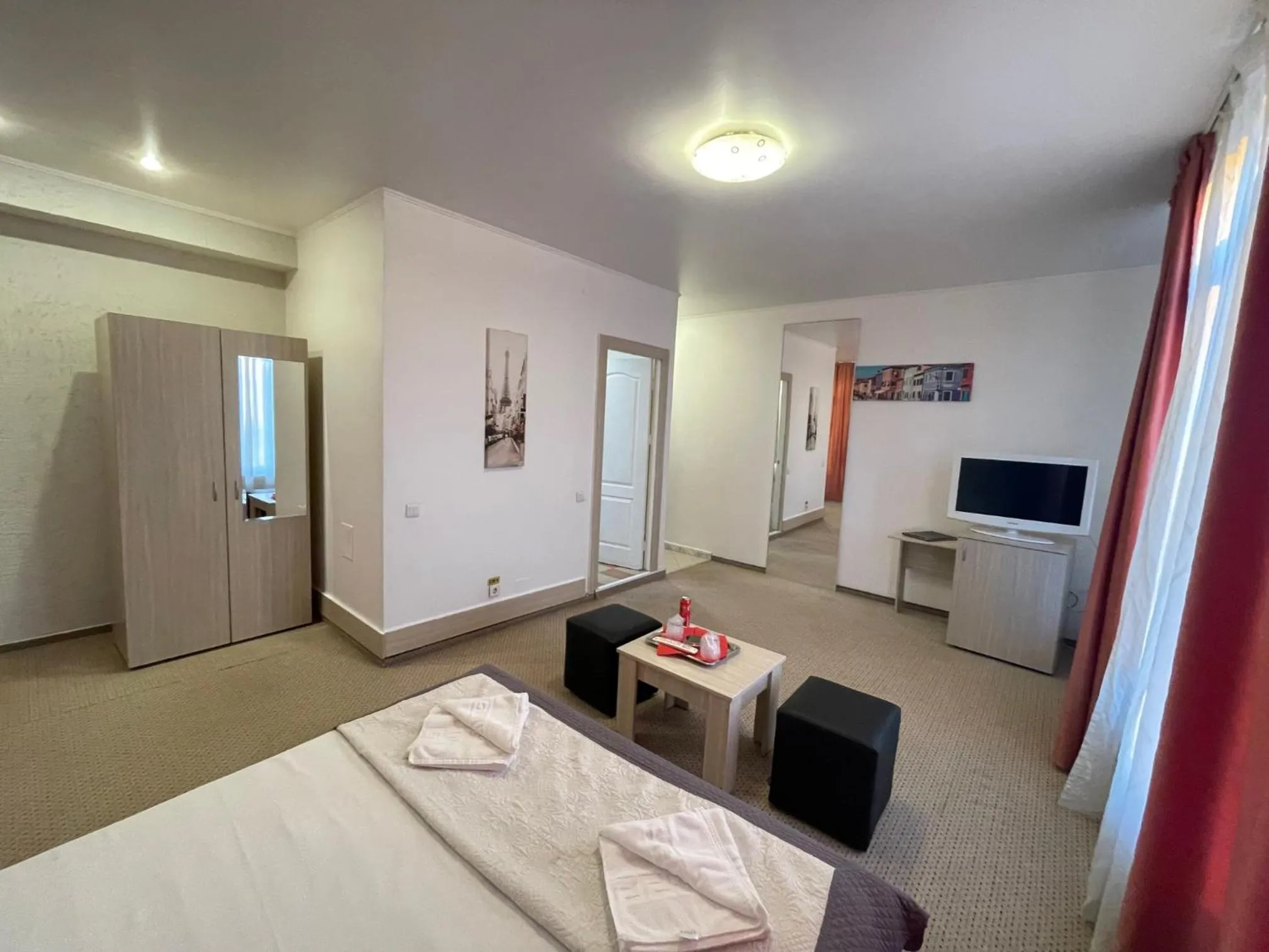 Photo of the whole room, Bed in Hotel Mon Caprice