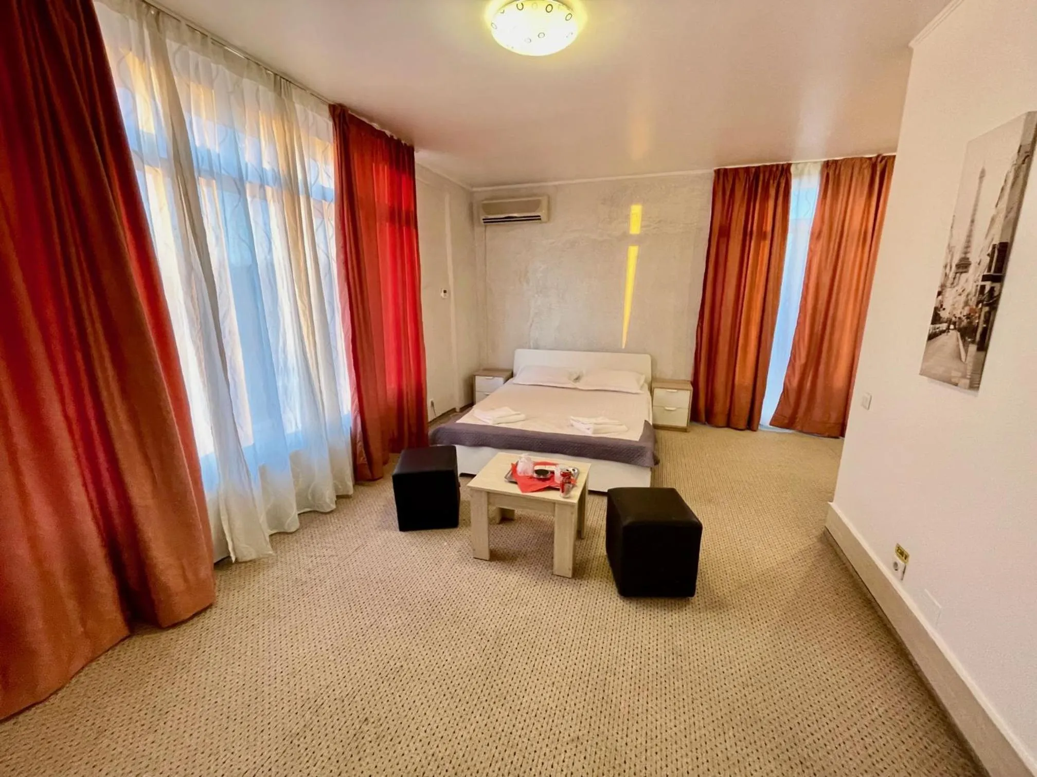 Bed in Hotel Mon Caprice