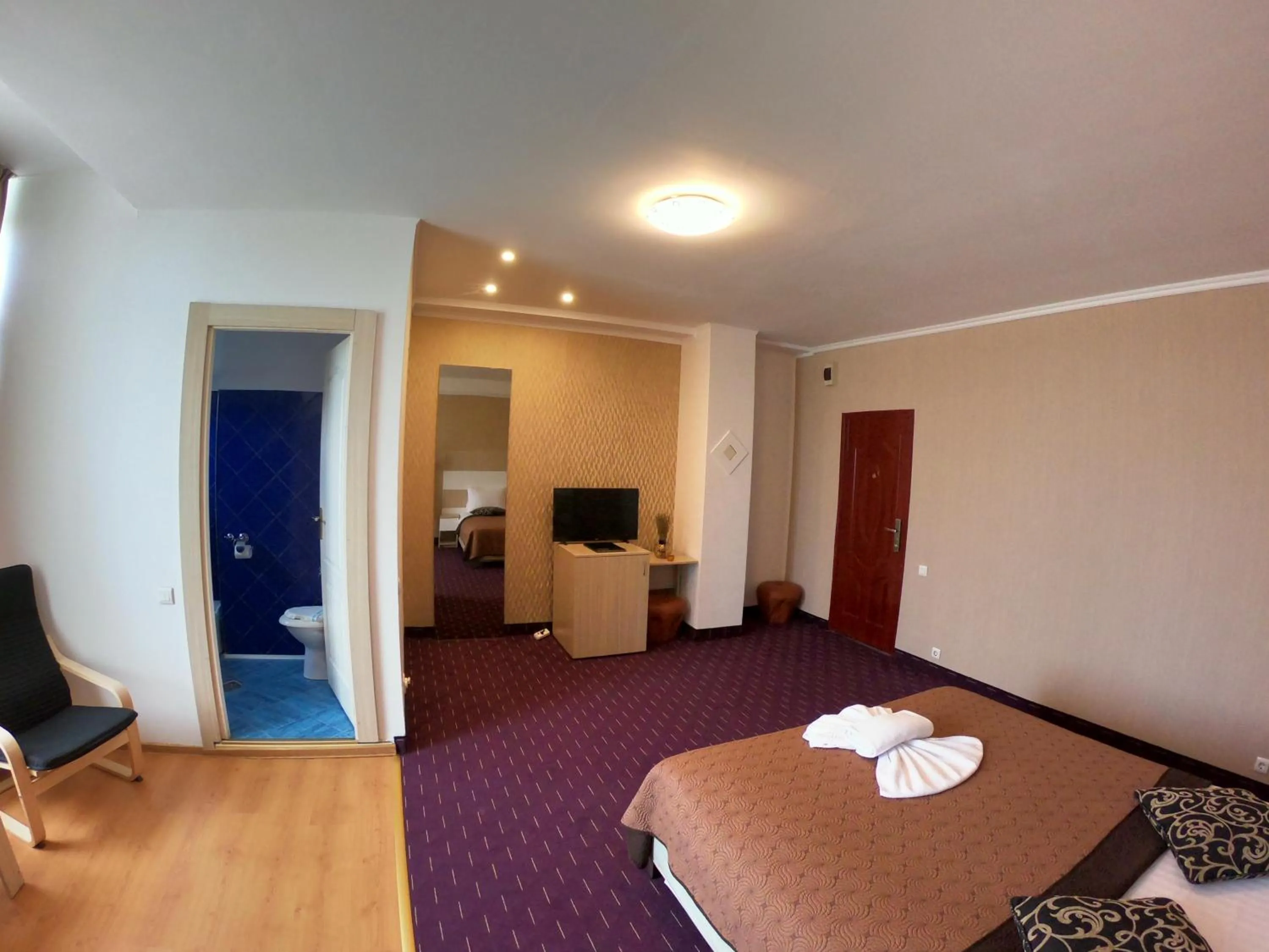 Photo of the whole room, Bed in Hotel Mon Caprice