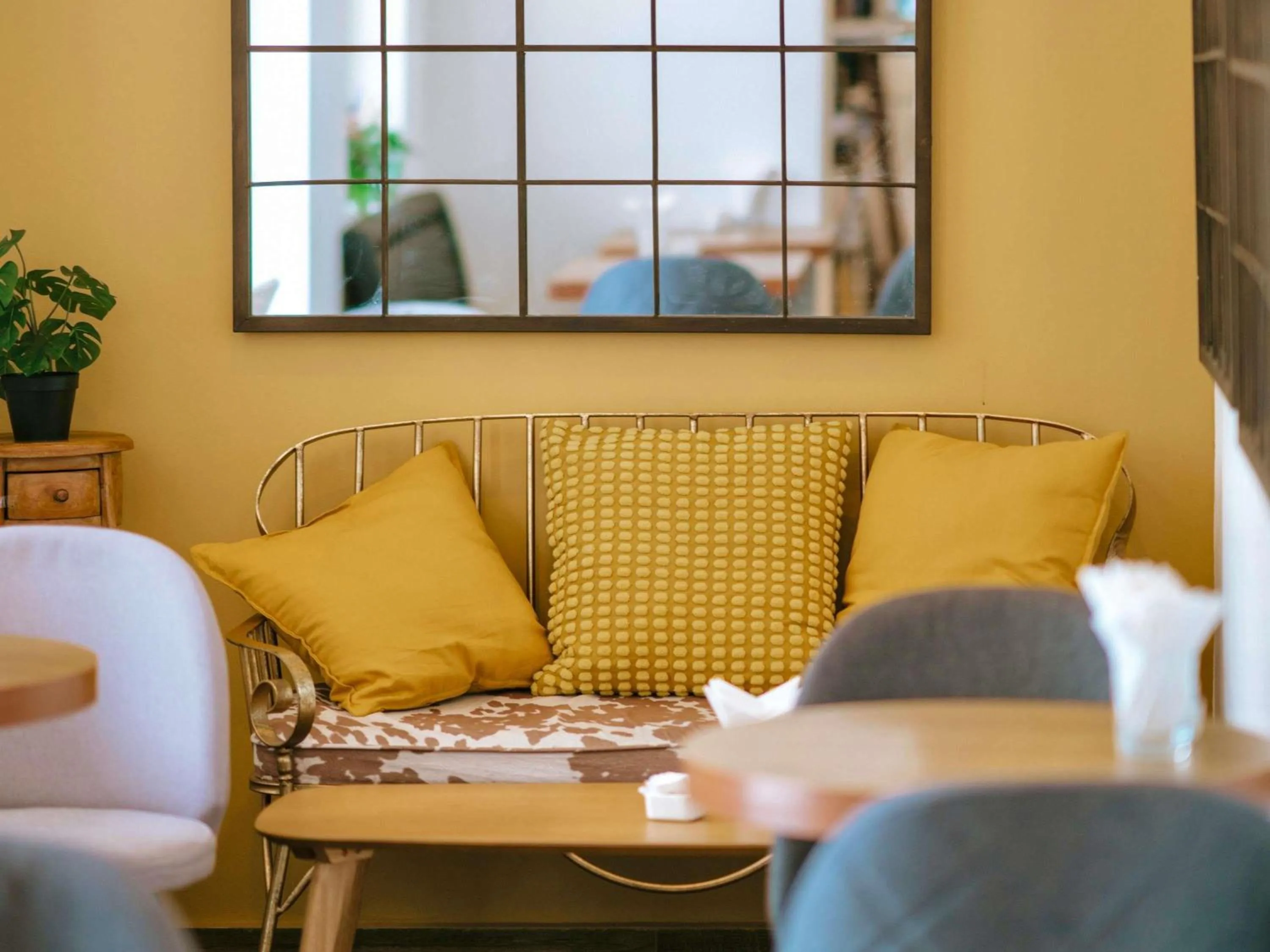 Restaurant/places to eat in Mercure Singapore Tyrwhitt