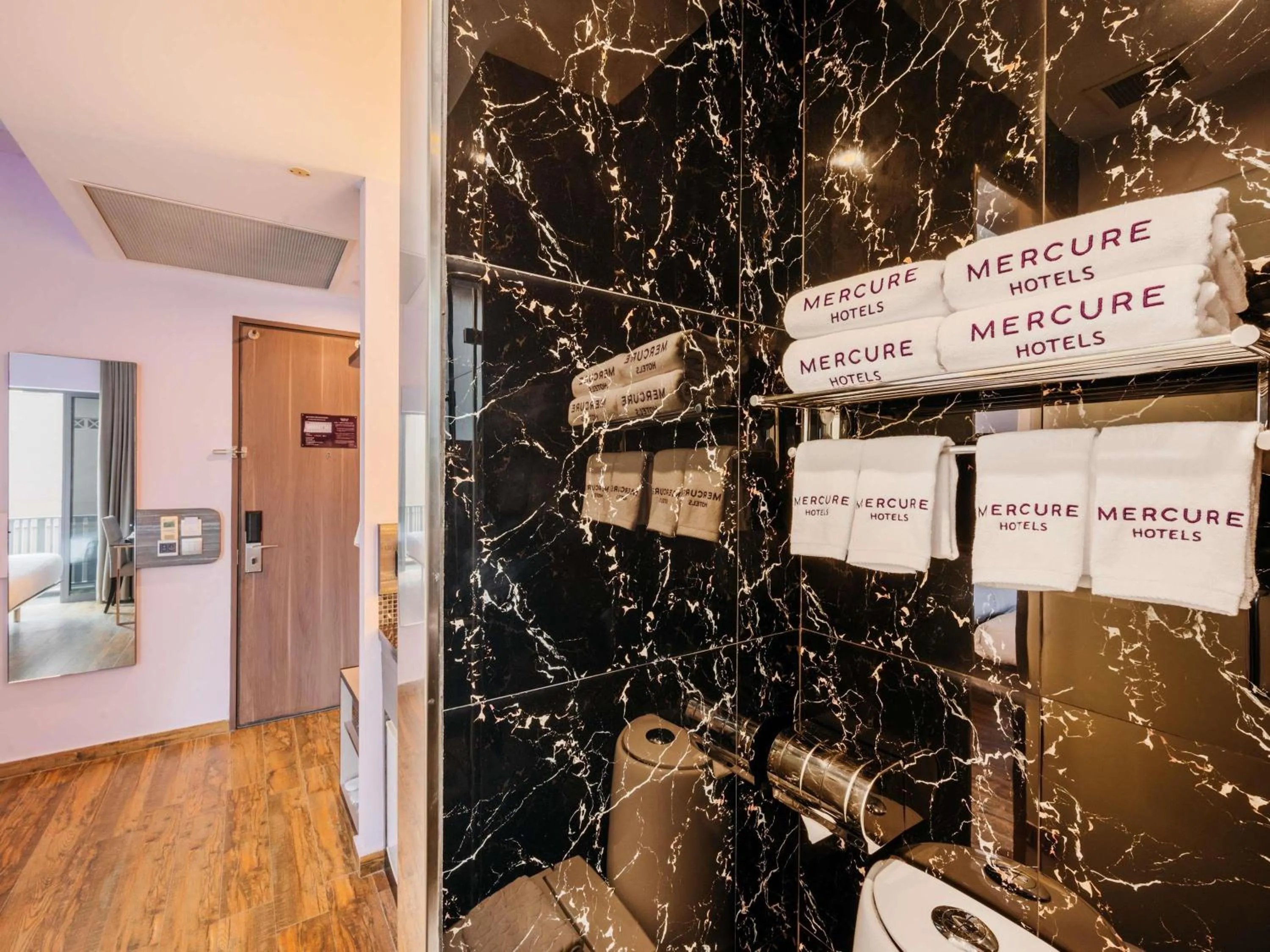 Bedroom in Mercure Singapore Tyrwhitt