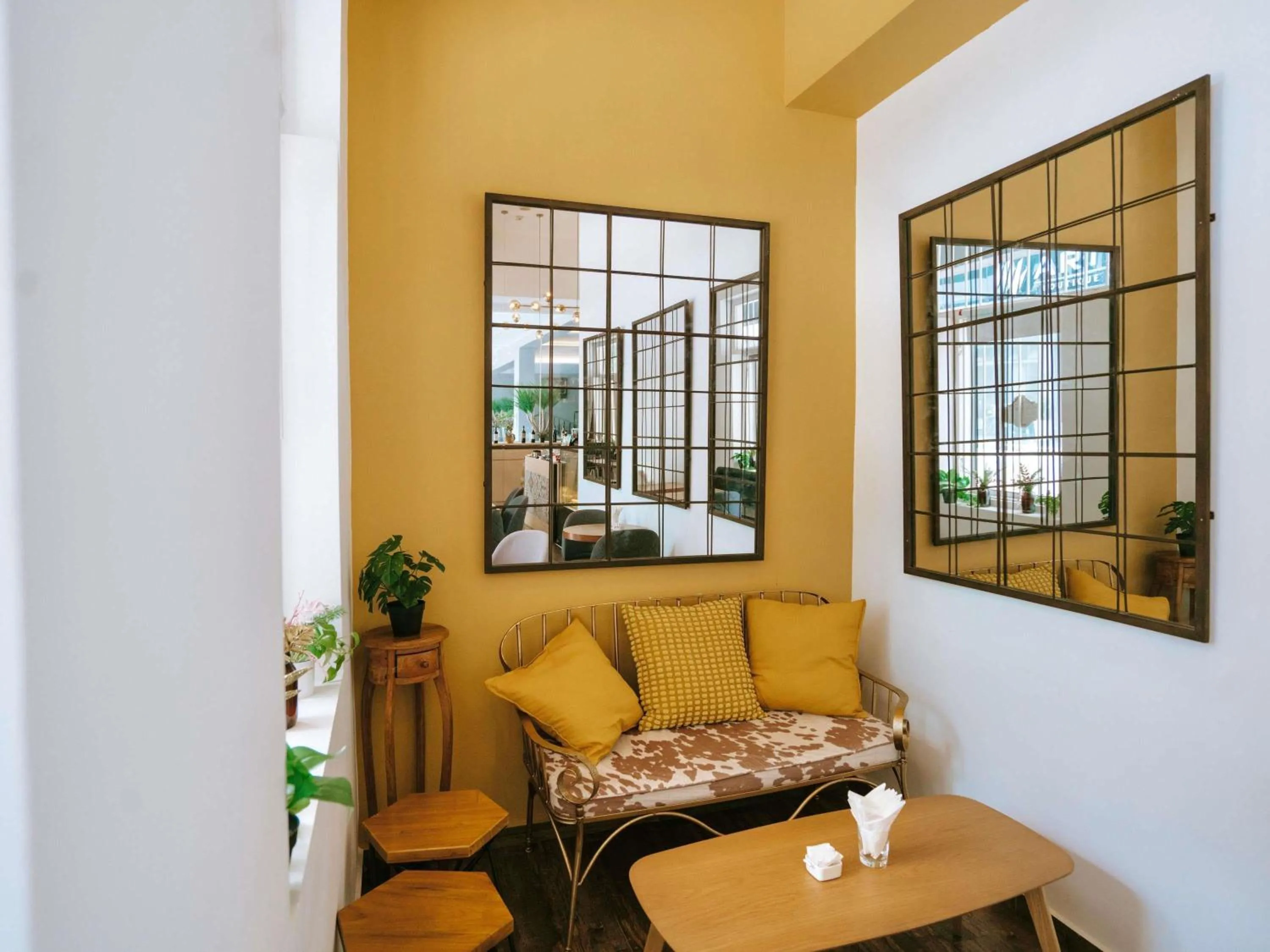 Restaurant/places to eat in Mercure Singapore Tyrwhitt