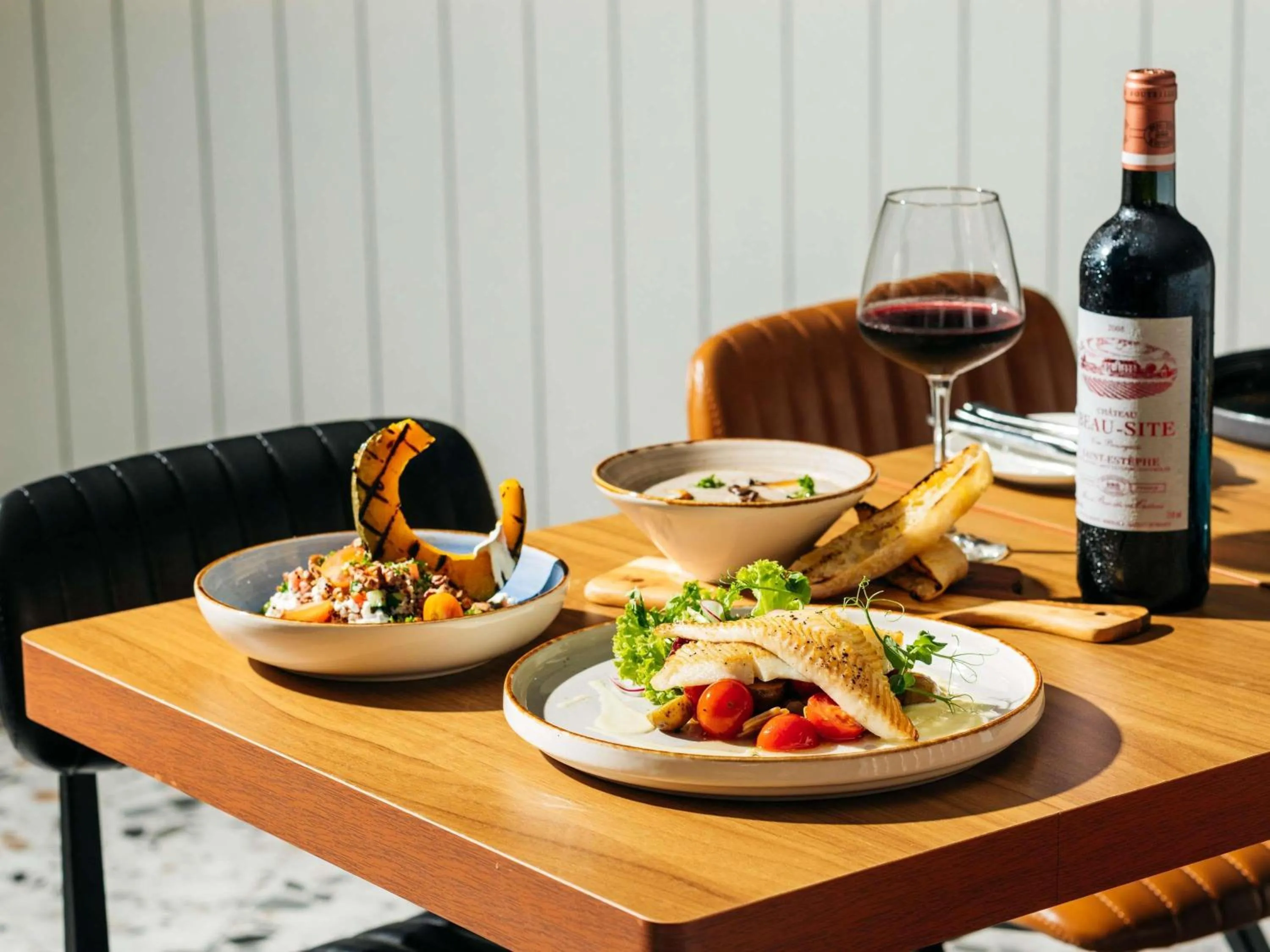 Restaurant/places to eat in Mercure Singapore Tyrwhitt