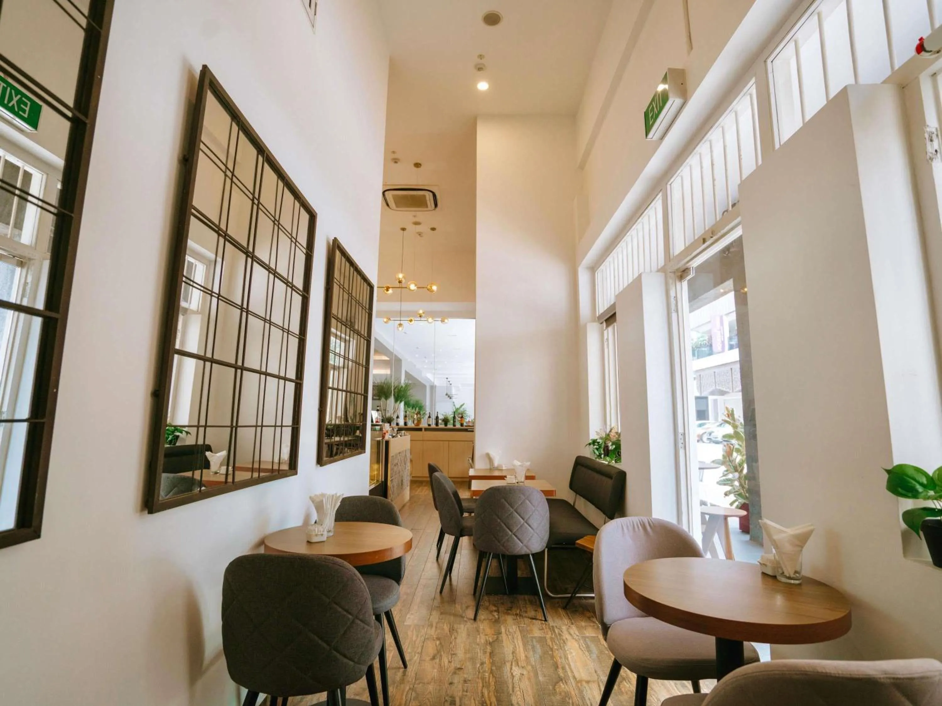 Restaurant/places to eat in Mercure Singapore Tyrwhitt