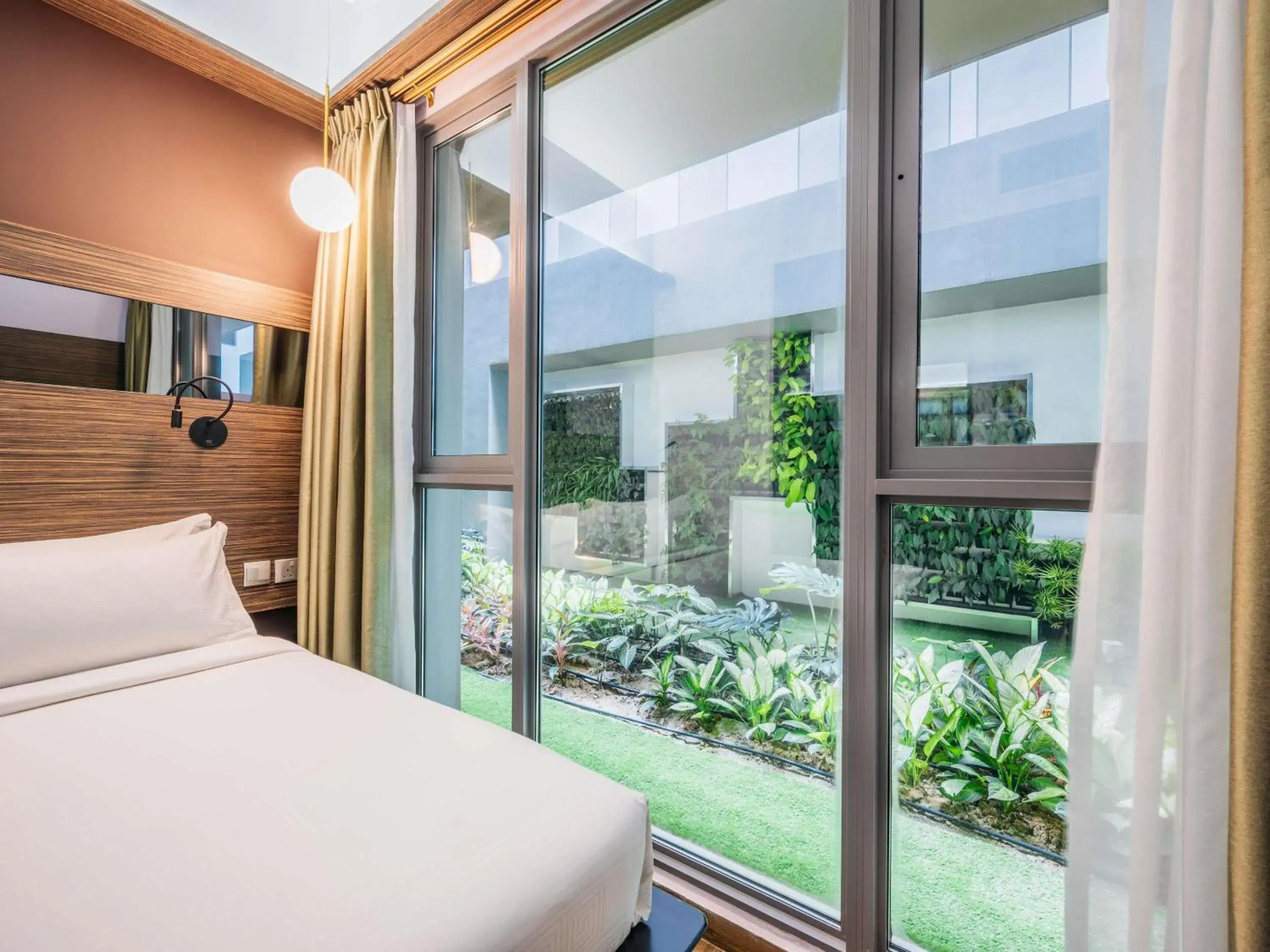 Privilege Double Room with Garden View in Mercure Singapore Tyrwhitt Privilege Double Room with Garden View in Mercure Singapore Tyrwhitt