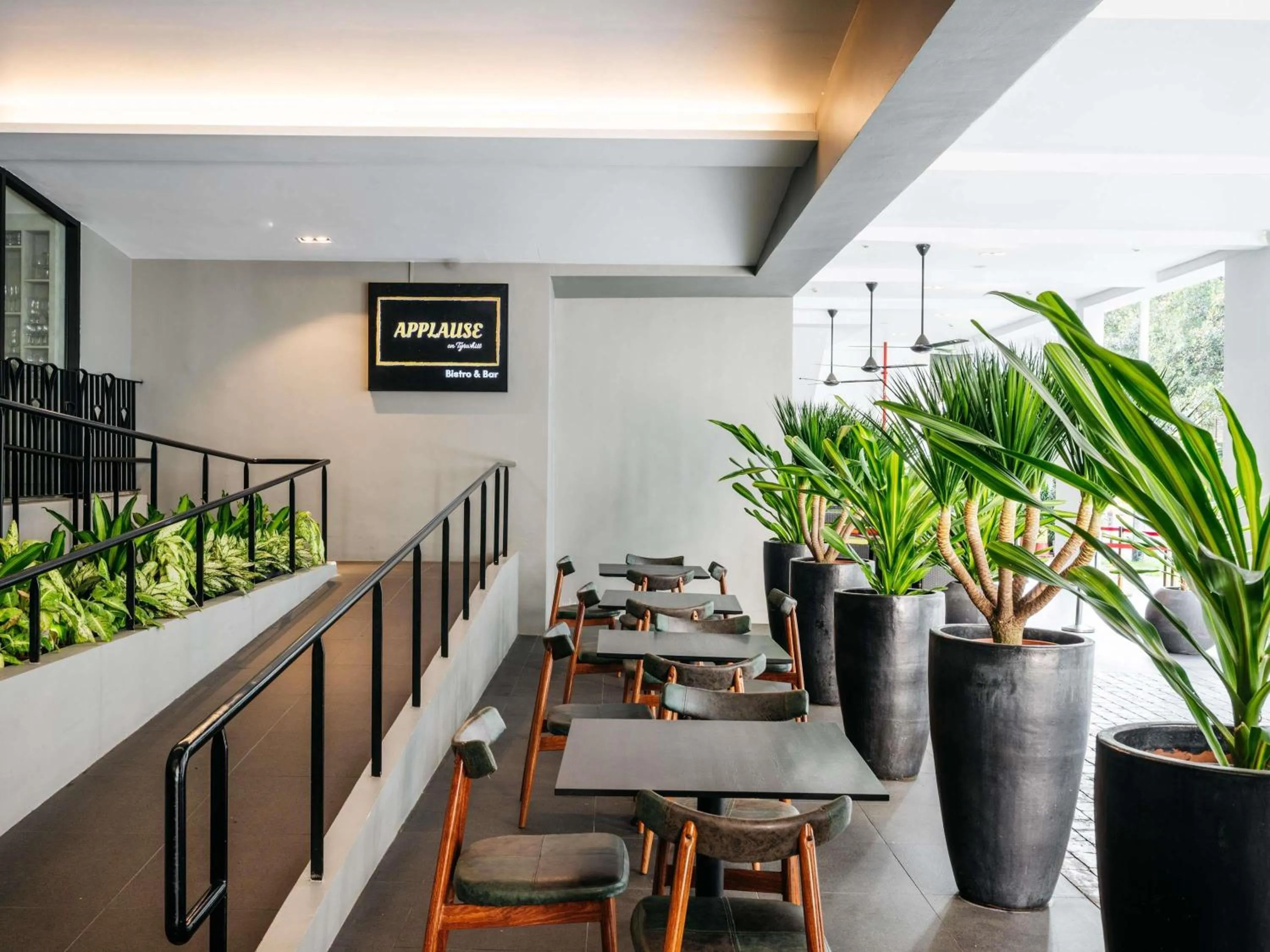 Restaurant/places to eat in Mercure Singapore Tyrwhitt