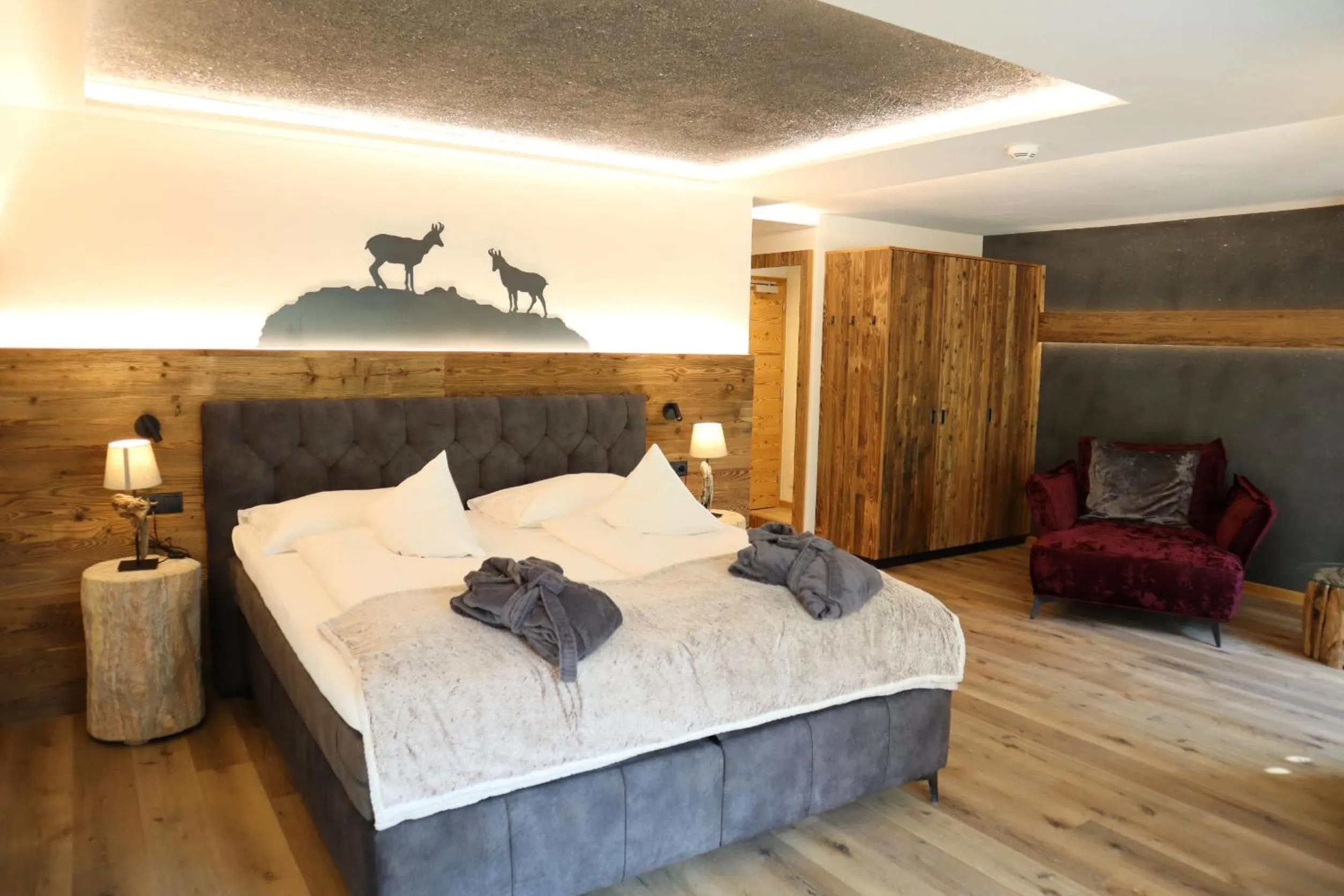 Photo of the whole room, Bed in Montresor Hotel Pfeldererhof