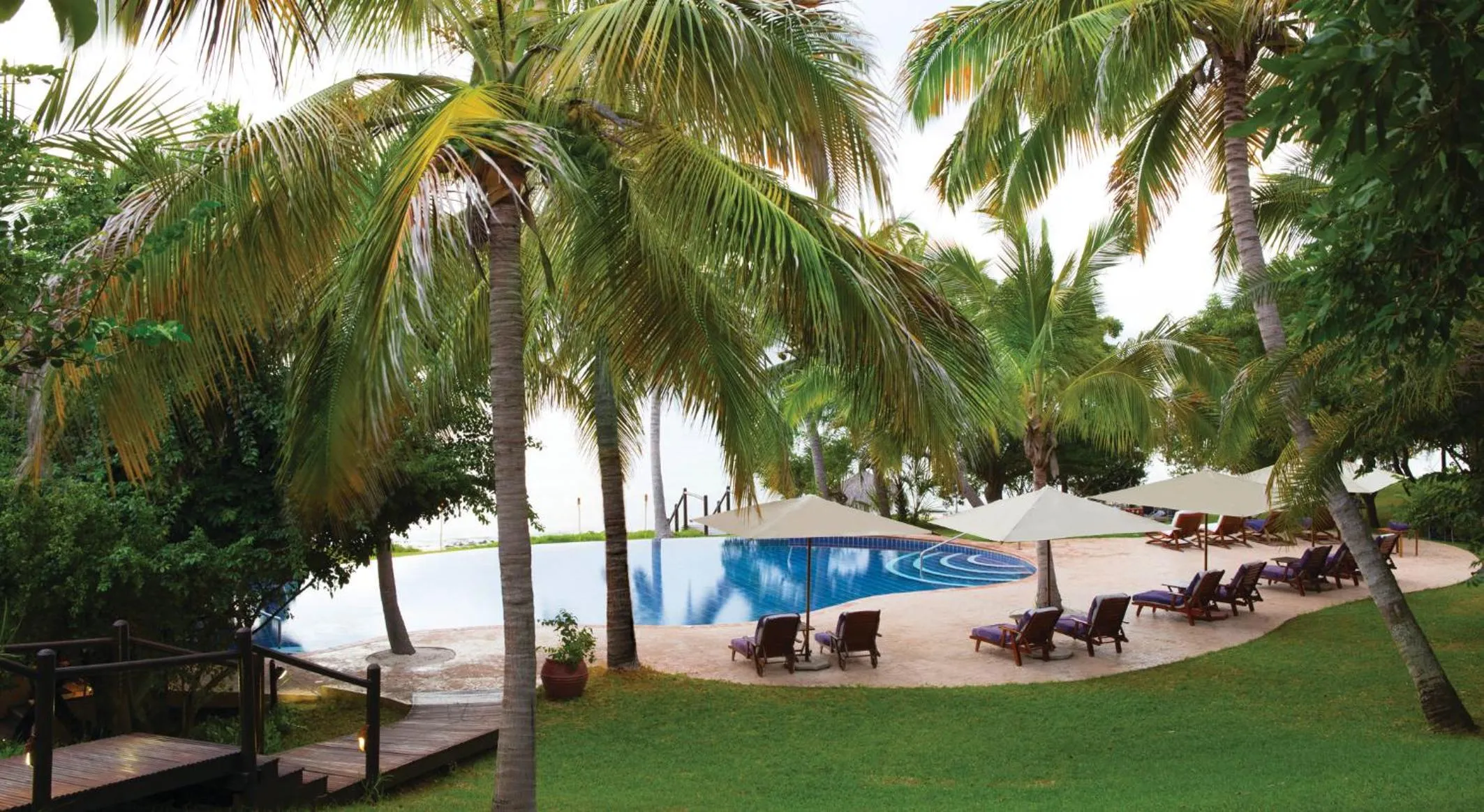 Swimming pool in Anantara Bazaruto Island Resort