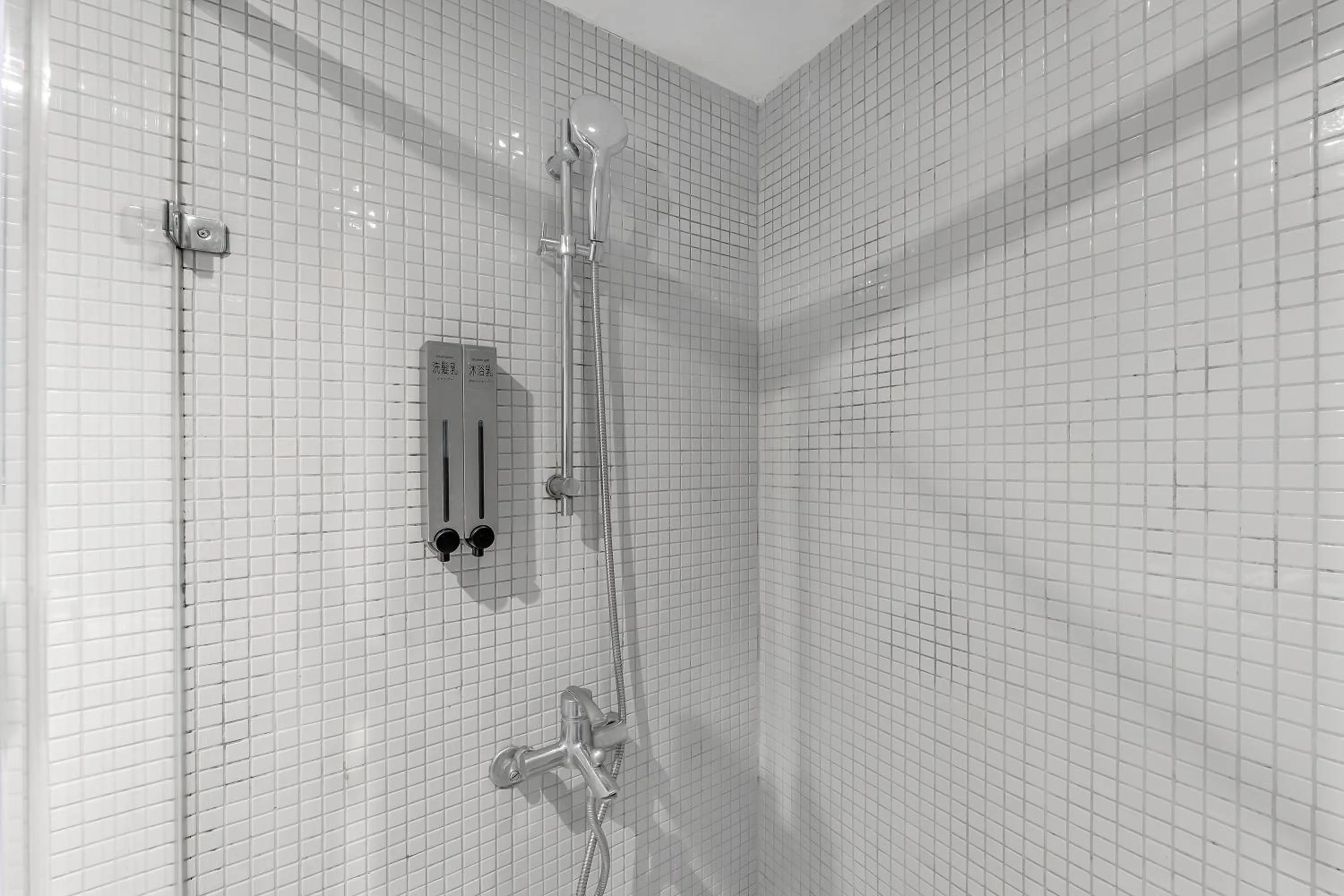 Shower in CHECK inn Express Kaohsiung Love River