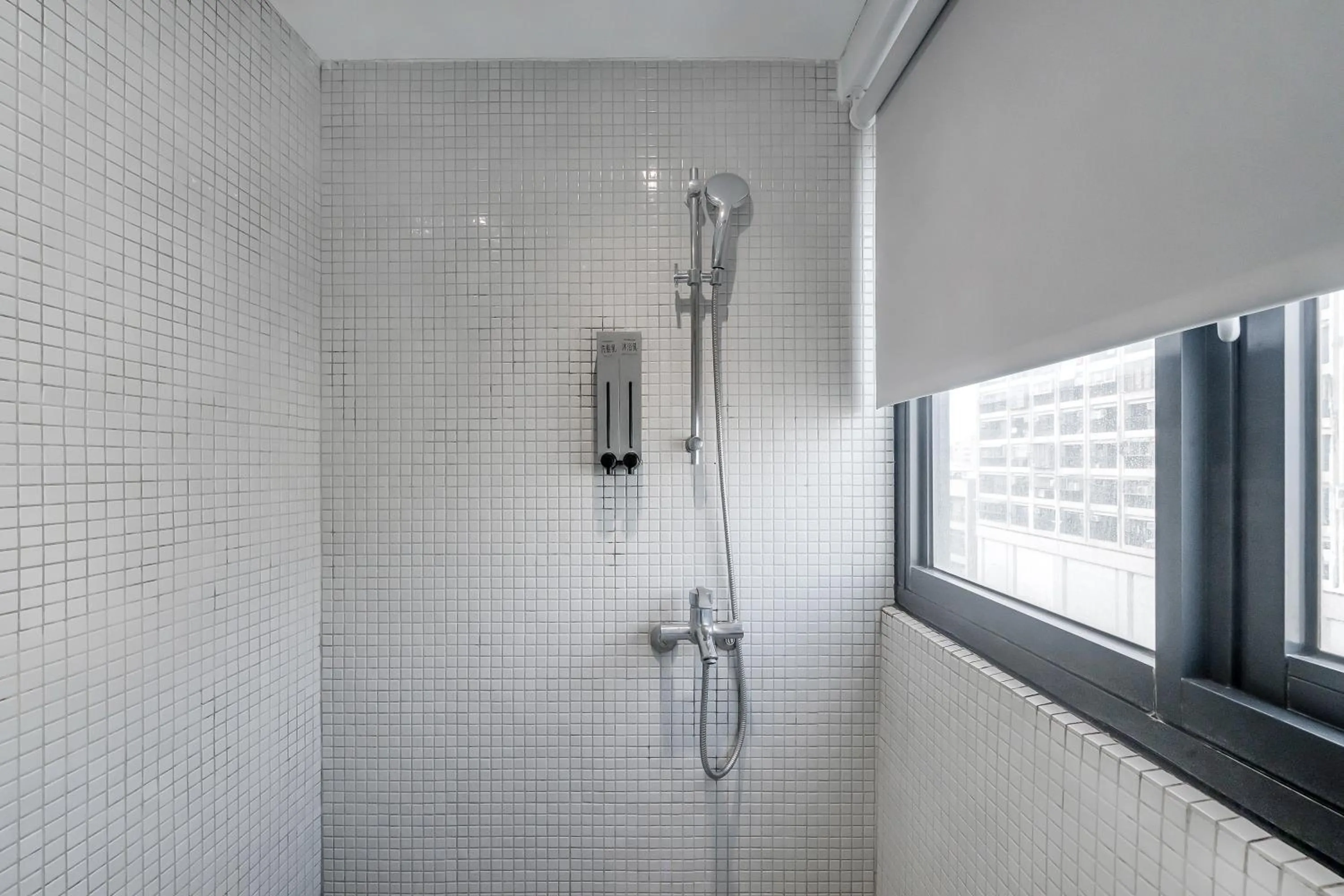 Shower in CHECK inn Express Kaohsiung Love River