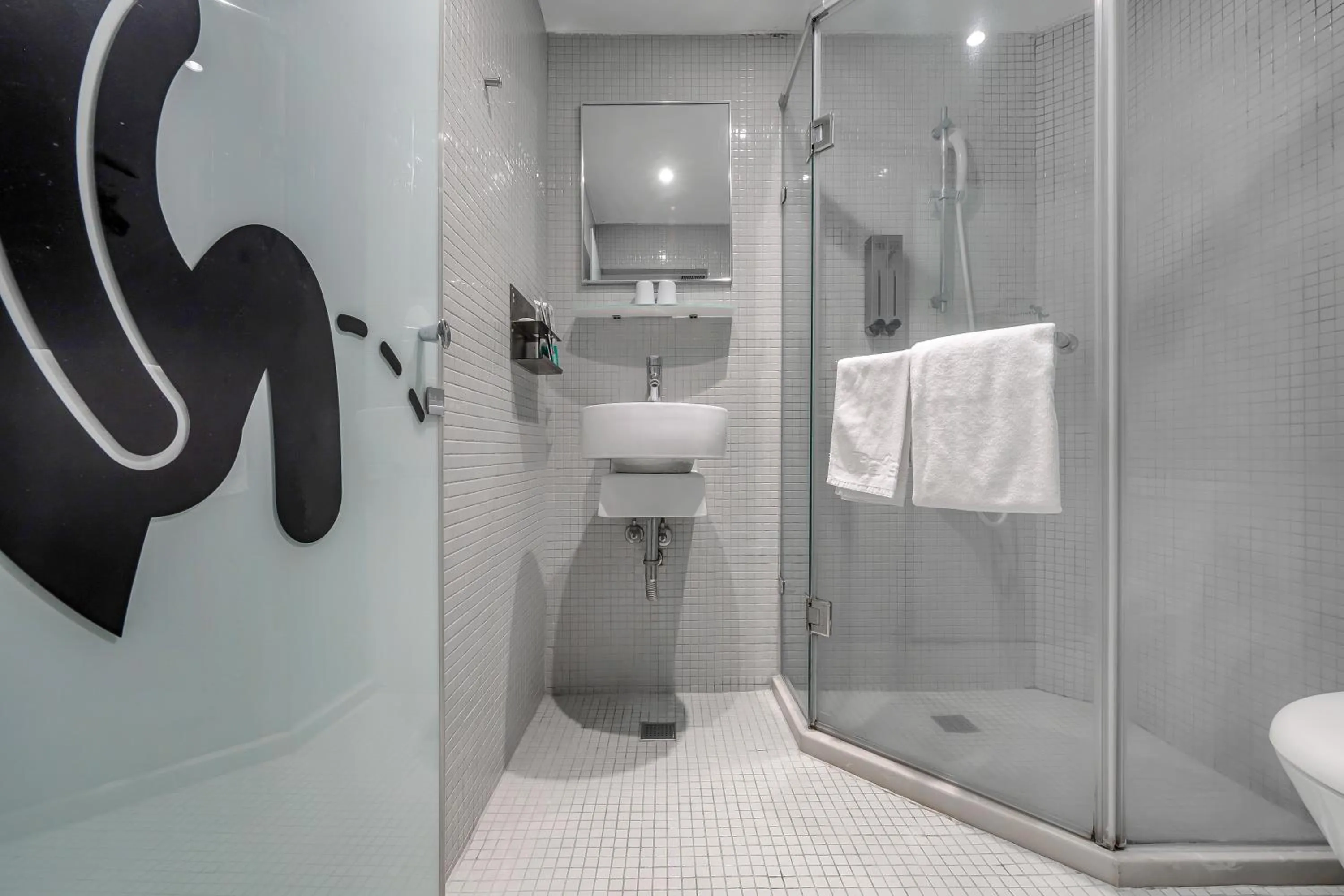 Shower in CHECK inn Express Kaohsiung Love River