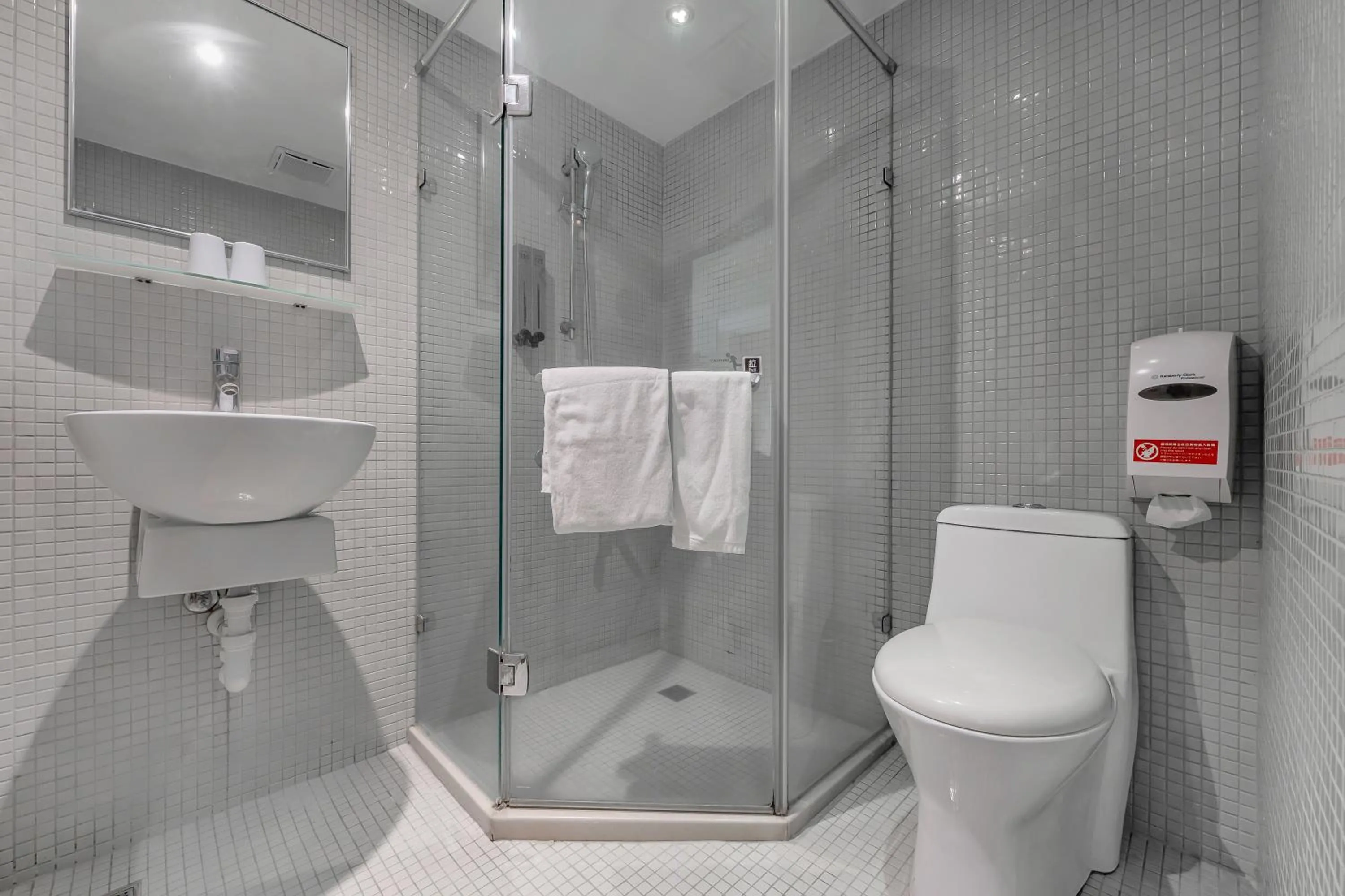 Shower in CHECK inn Express Kaohsiung Love River