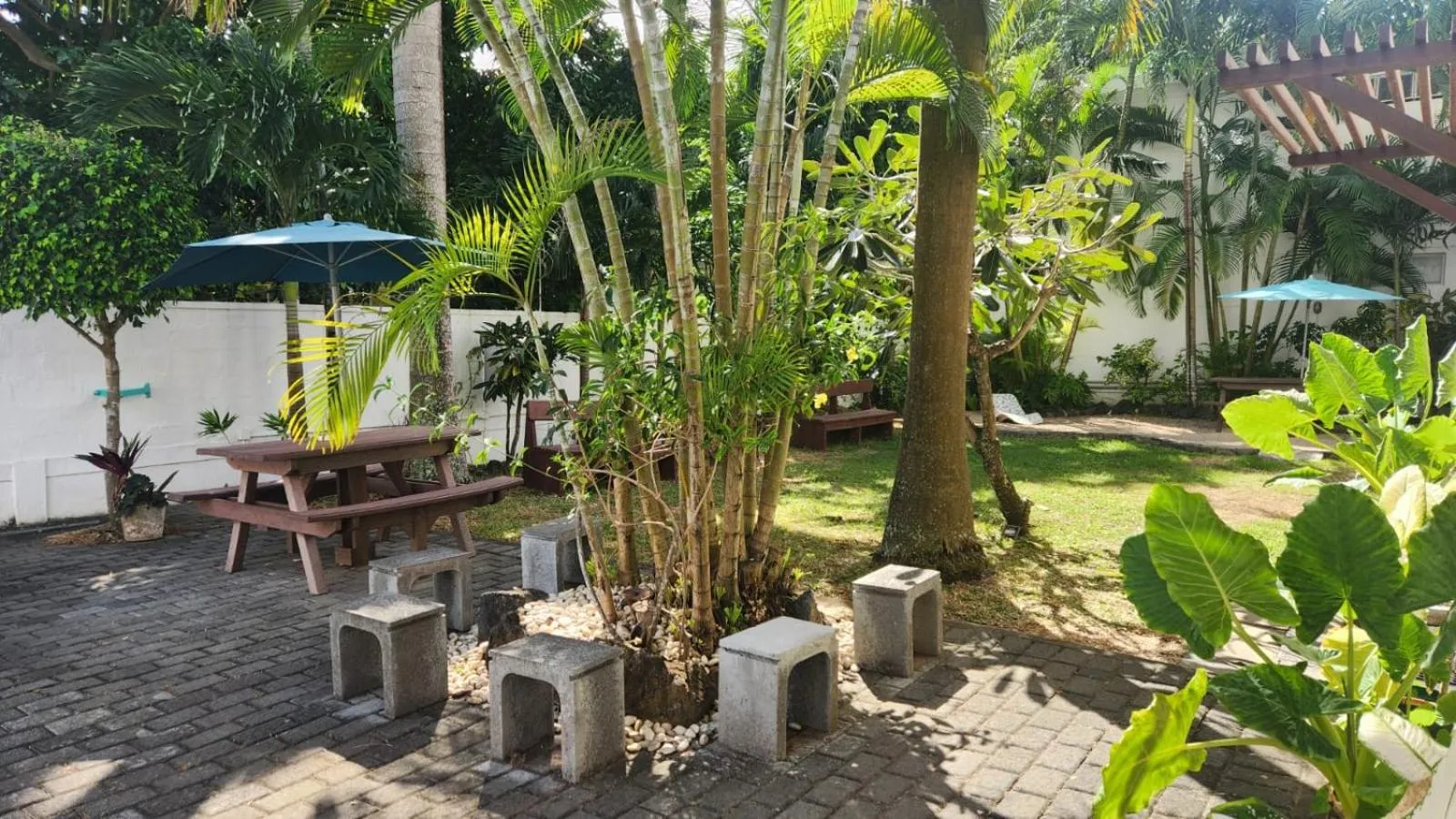 Garden in La Perla Holiday Apartments