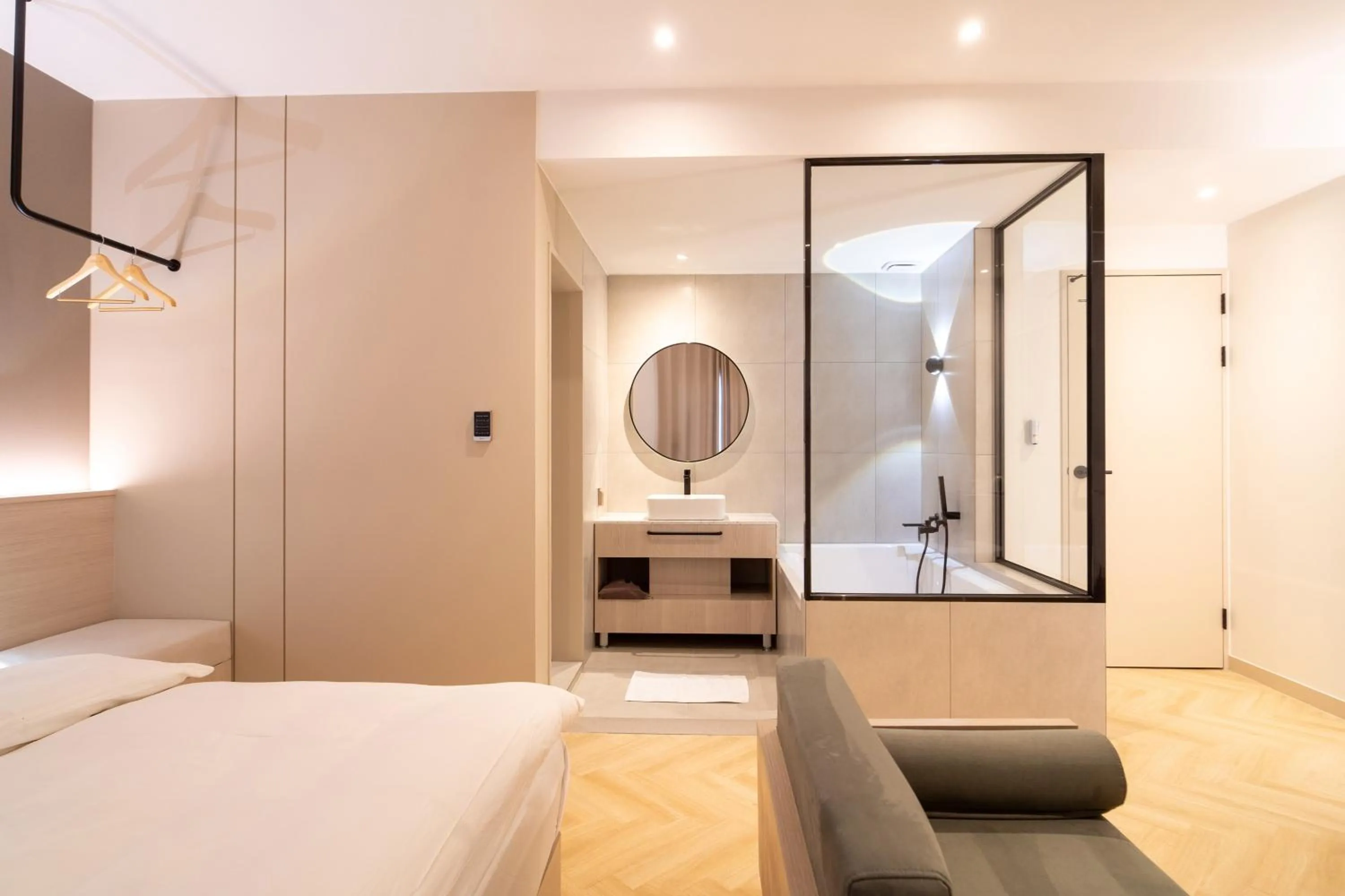 Photo of the whole room in '사용x' 클릭금지 Goyang Hotel Yuji