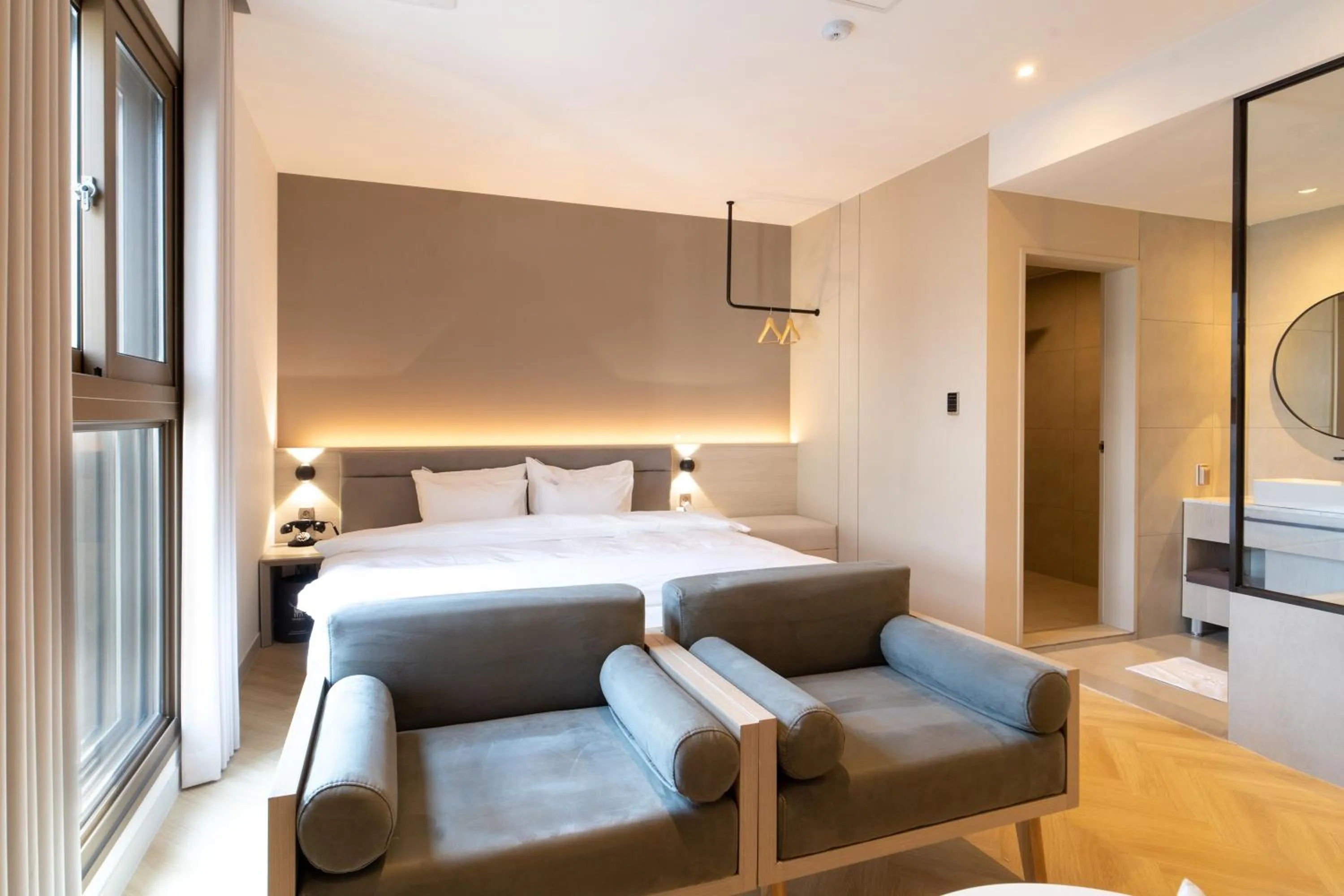 Photo of the whole room in '사용x' 클릭금지 Goyang Hotel Yuji