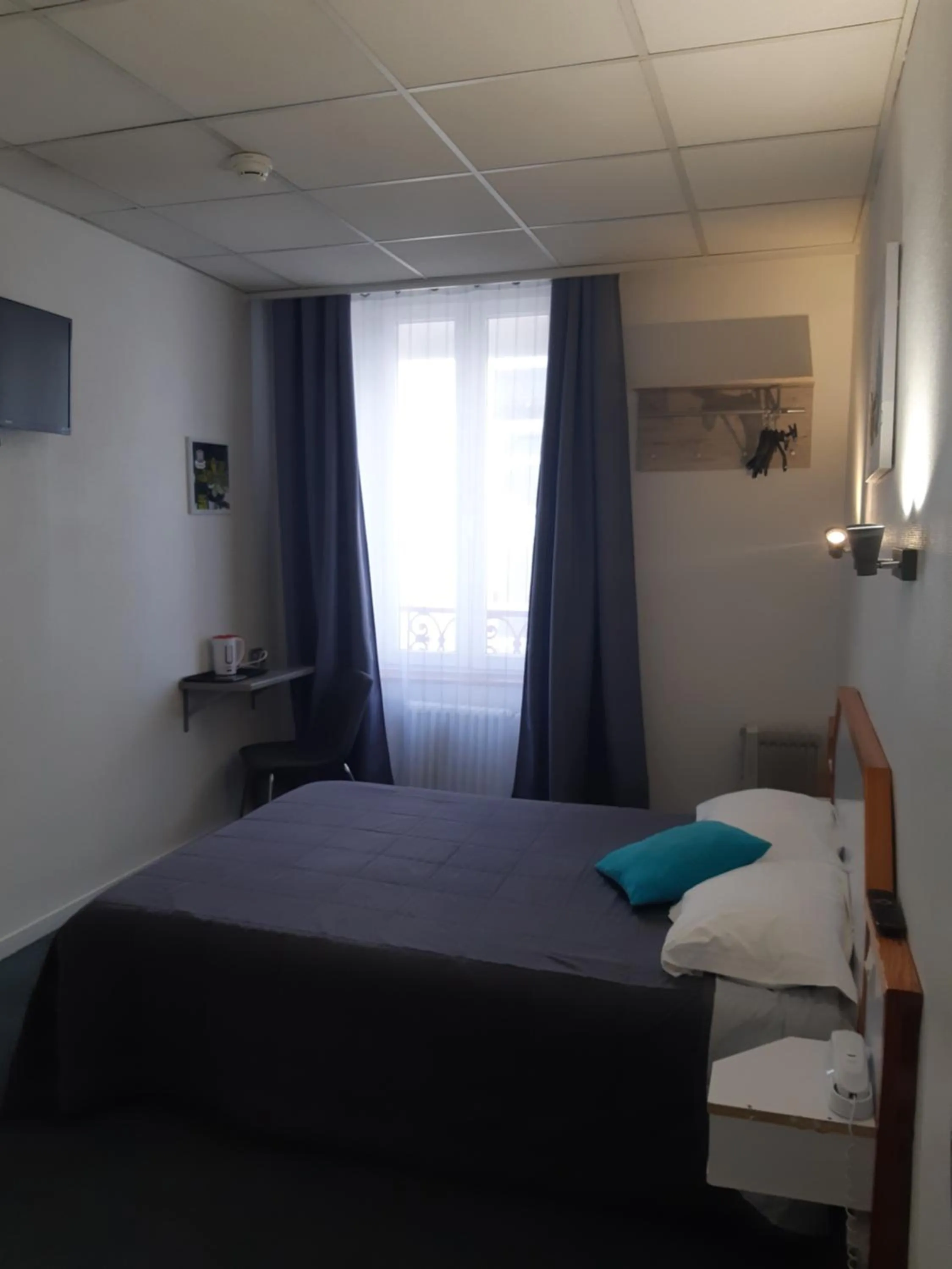 Bed in Hôtel de La Croix de Malte