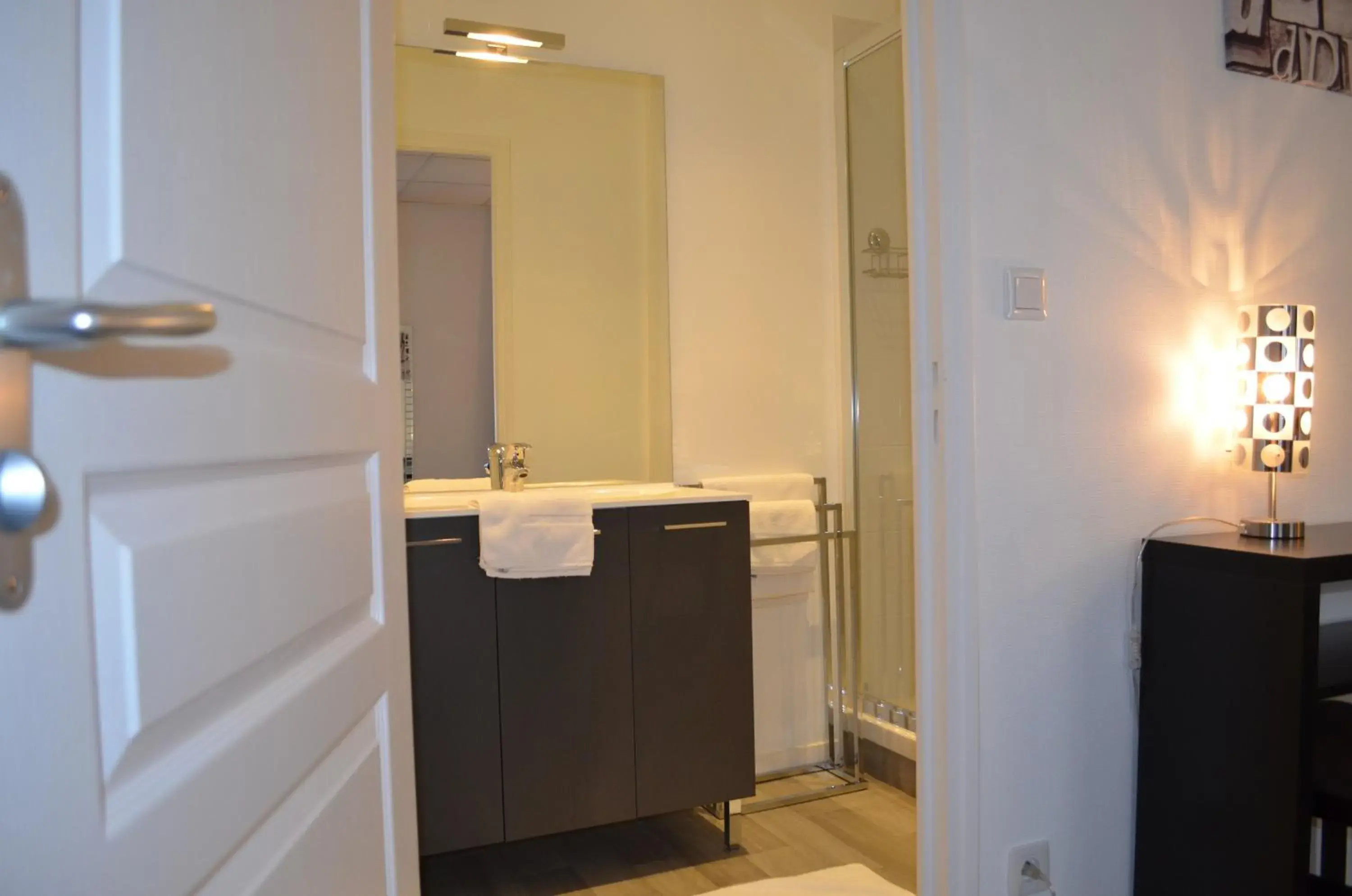 Superior Double Room in Hôtel de La Croix de Malte Superior Double Room in Hôtel de La Croix de Malte