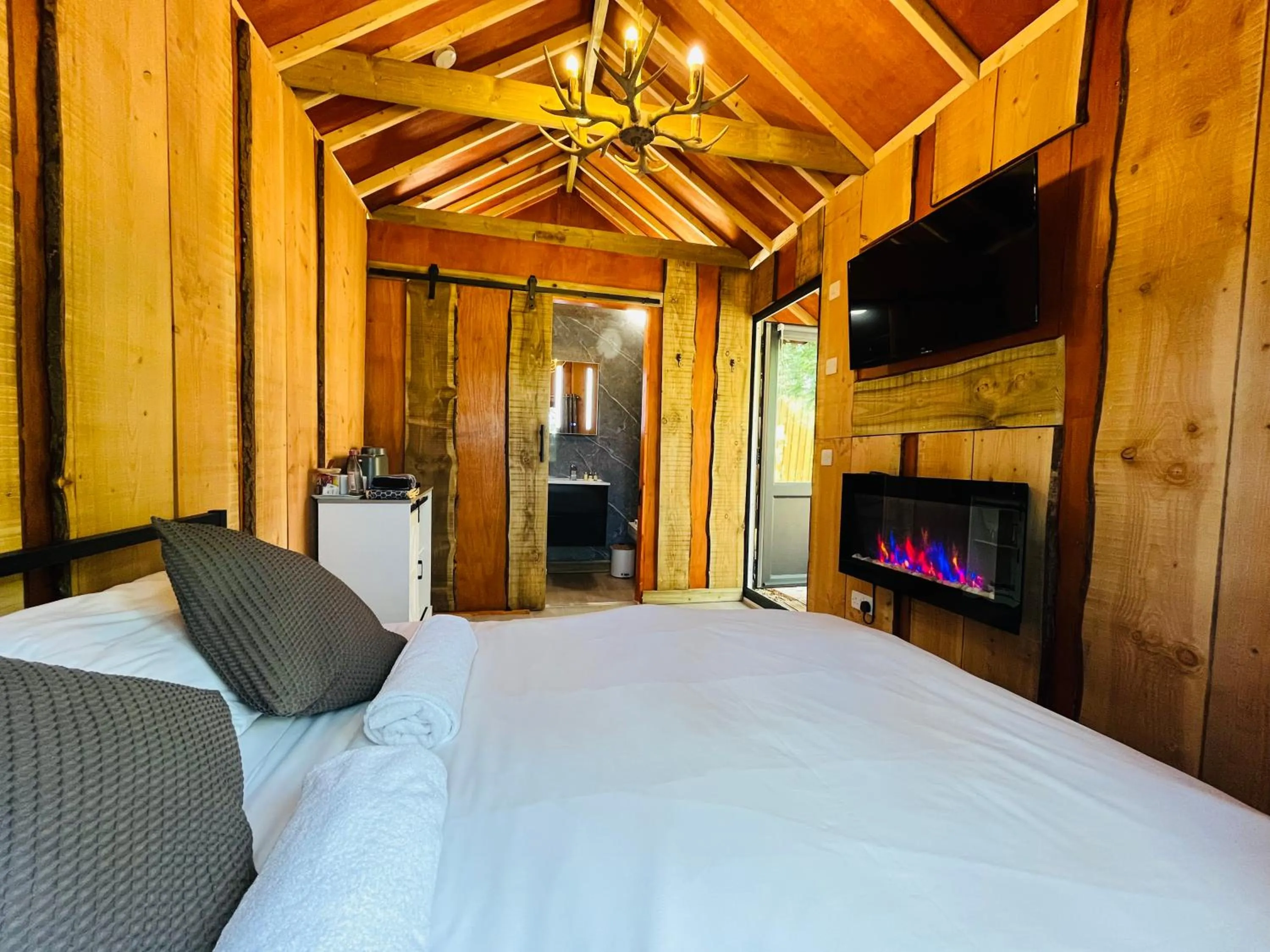 Bed in Wall Eden Farm - Luxury Log Cabins and Glamping