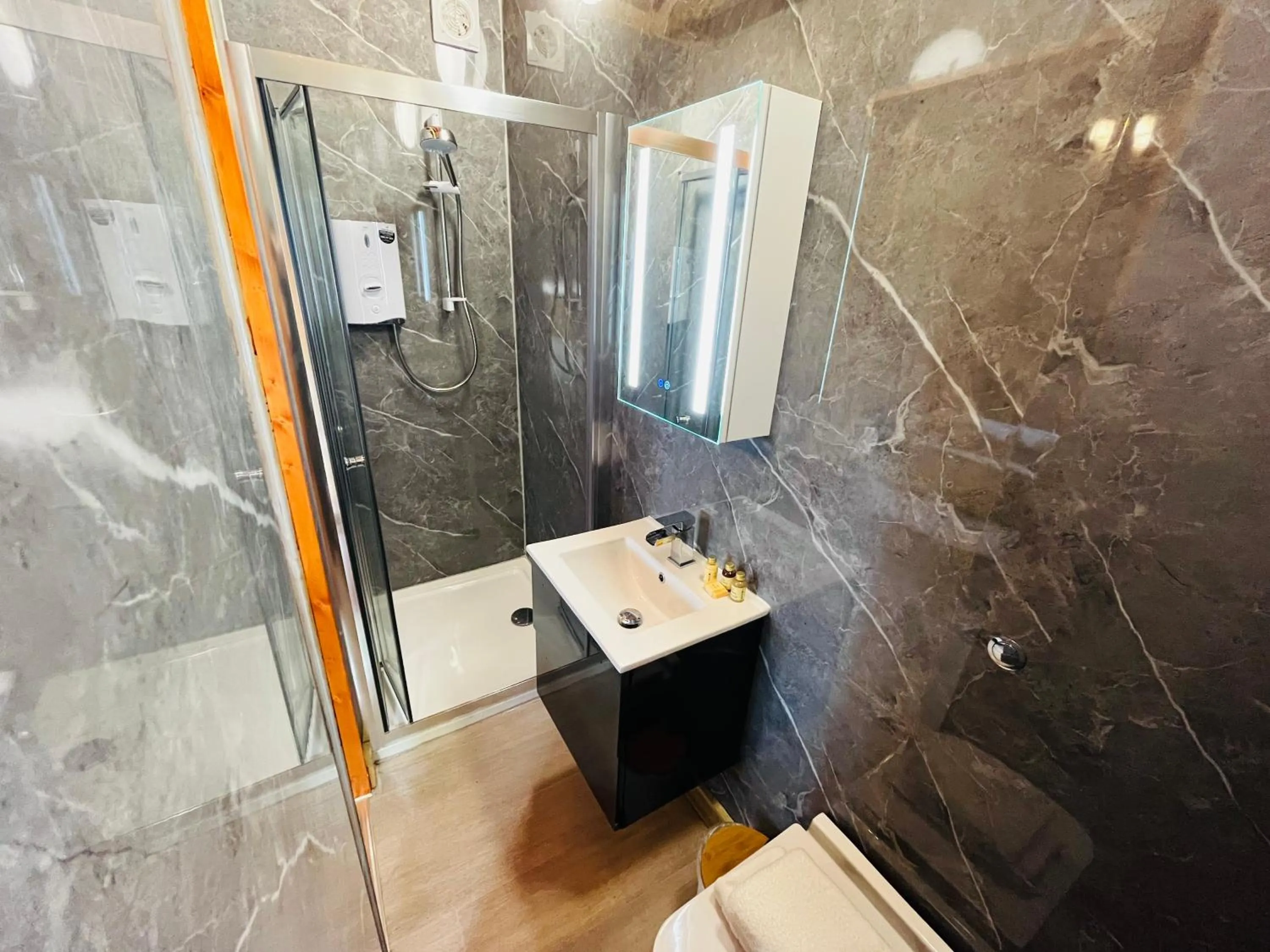 Wall Eden Farm - Luxury Log Cabins and Glamping