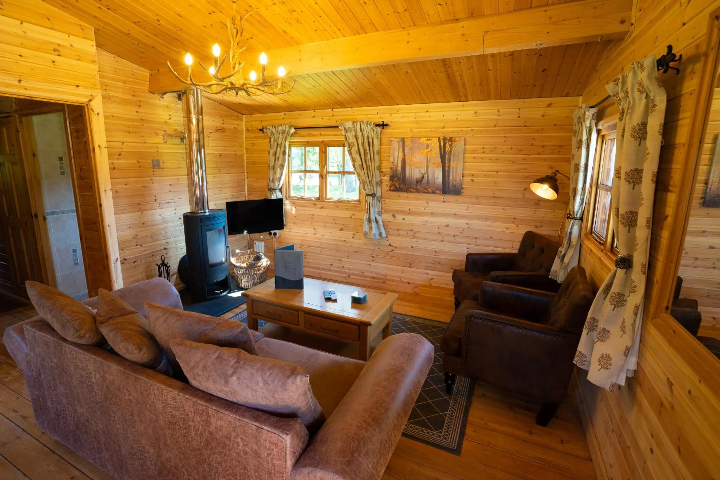 TV and multimedia in Wall Eden Farm - Luxury Log Cabins and Glamping