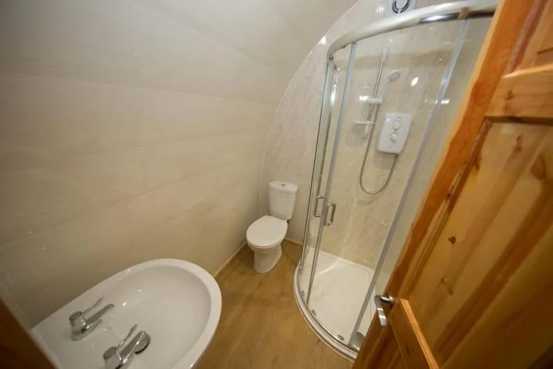 Shower in Wall Eden Farm - Luxury Log Cabins and Glamping