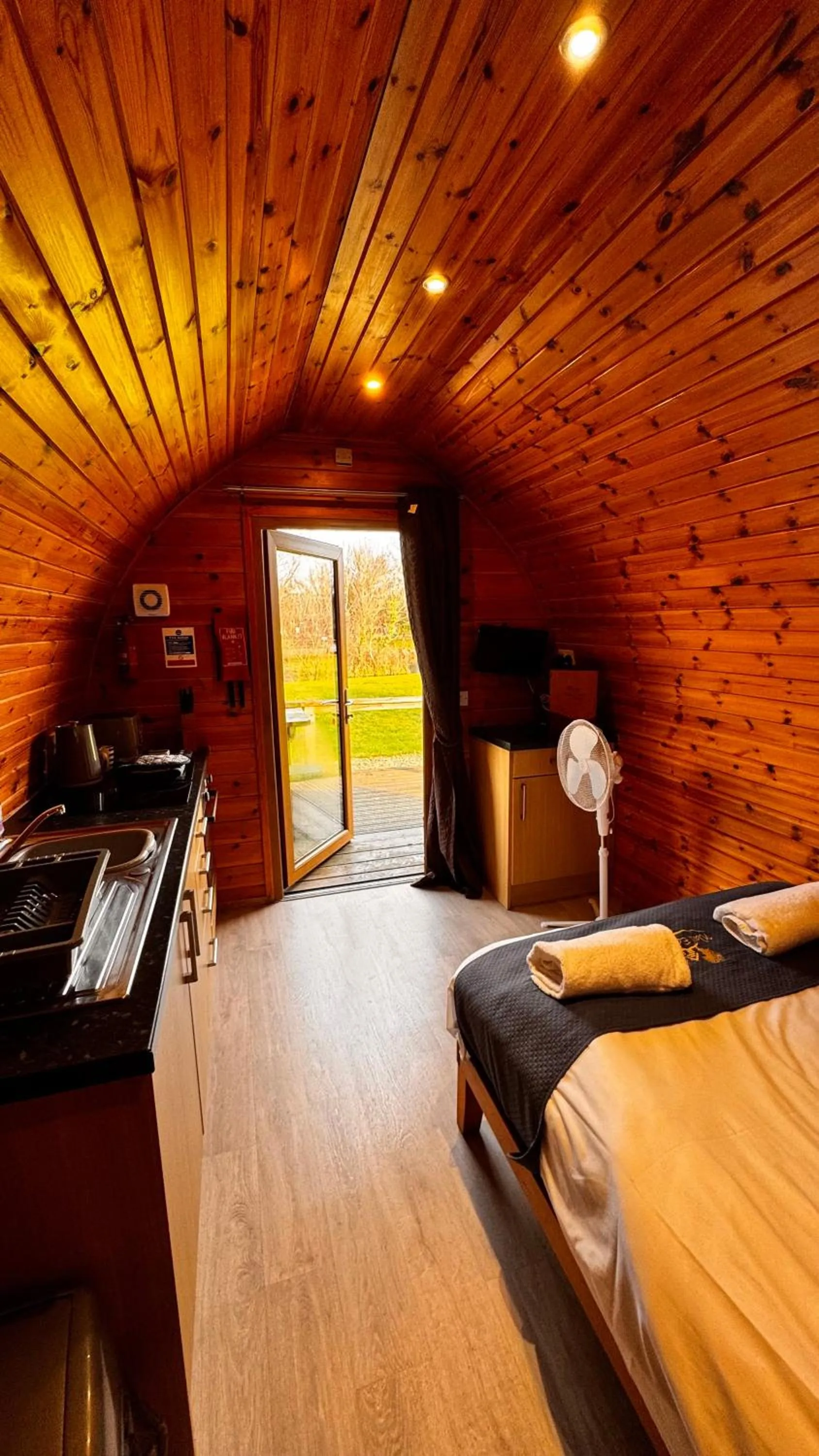 TV and multimedia, Bed in Wall Eden Farm - Luxury Log Cabins and Glamping