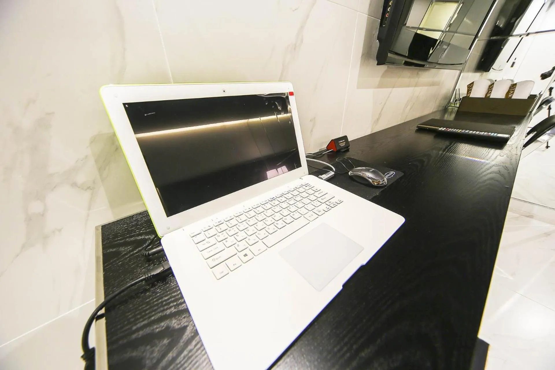 TV and multimedia in Hotel Star Premier Yeoksam