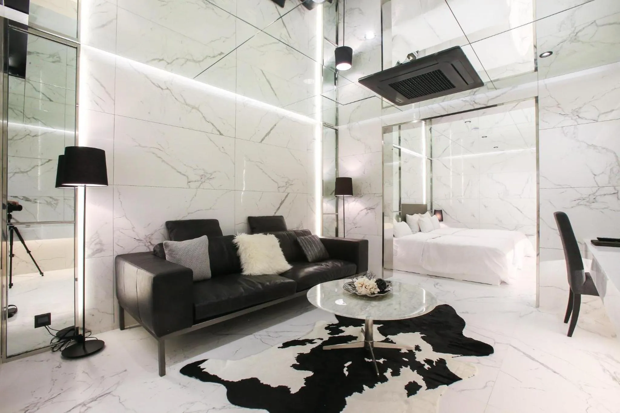 Living room, Bed in Hotel Star Premier Yeoksam