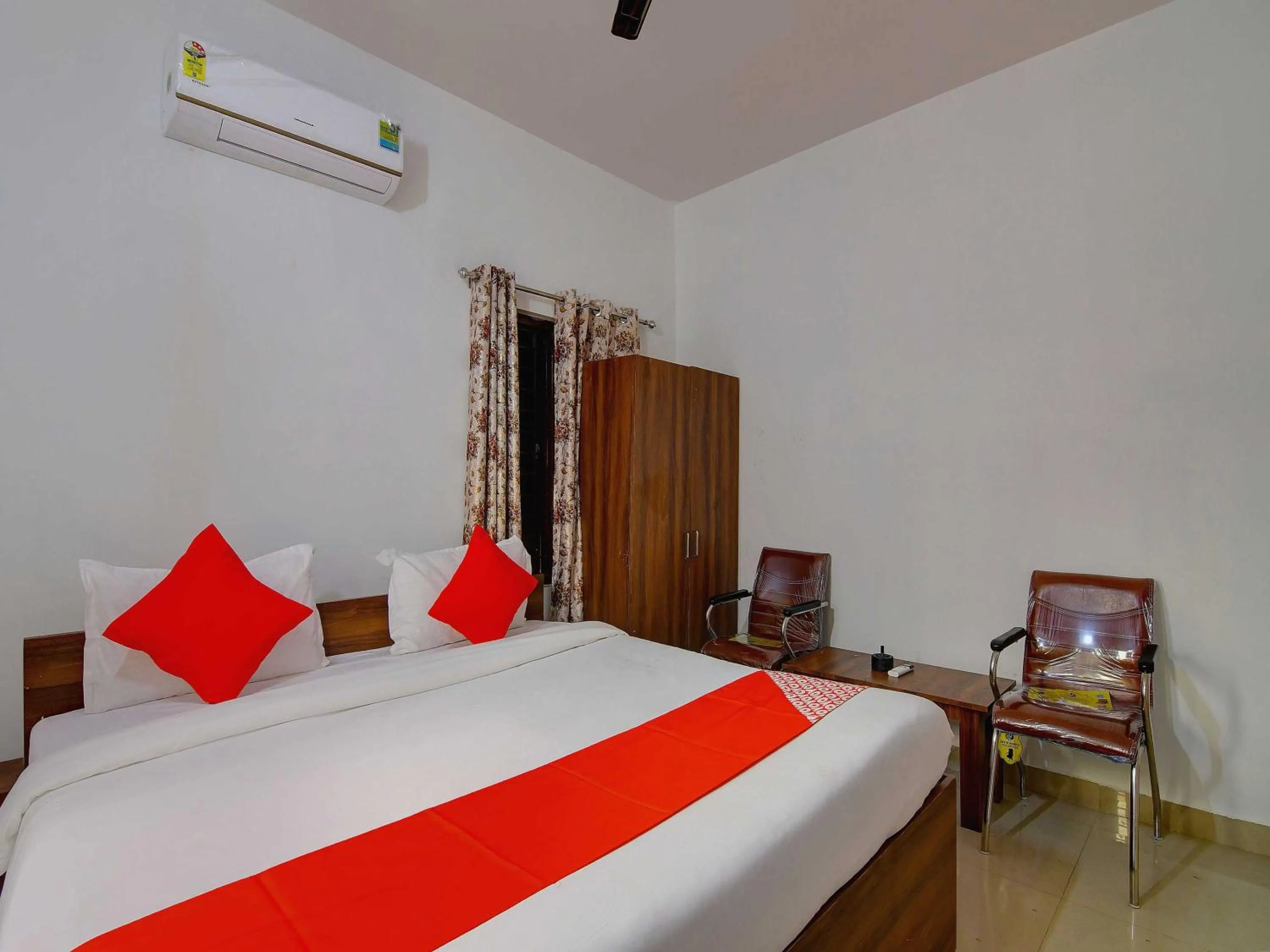 Bedroom in Hotel O Heaven Inn