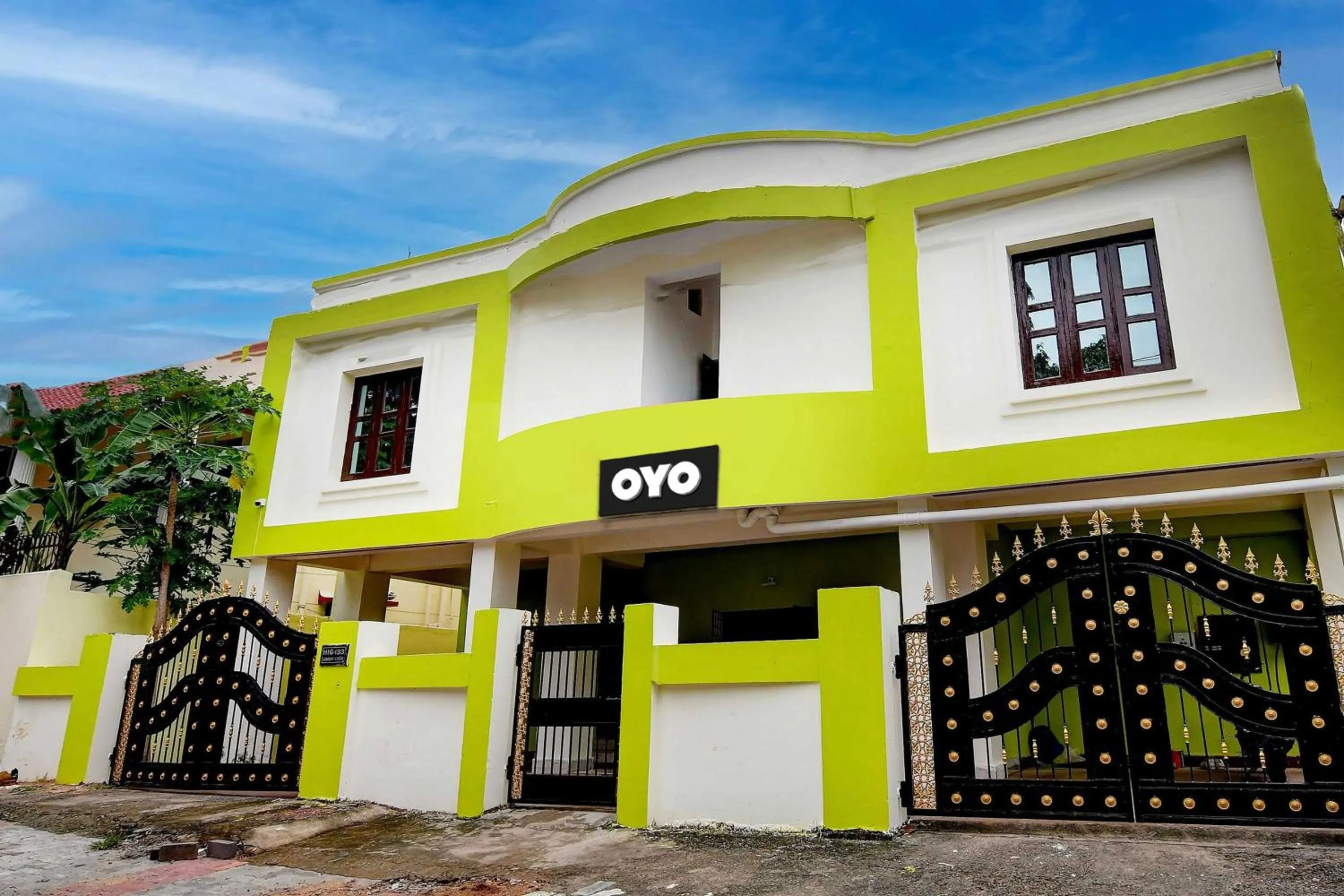 Facade/entrance in Hotel O Heaven Inn