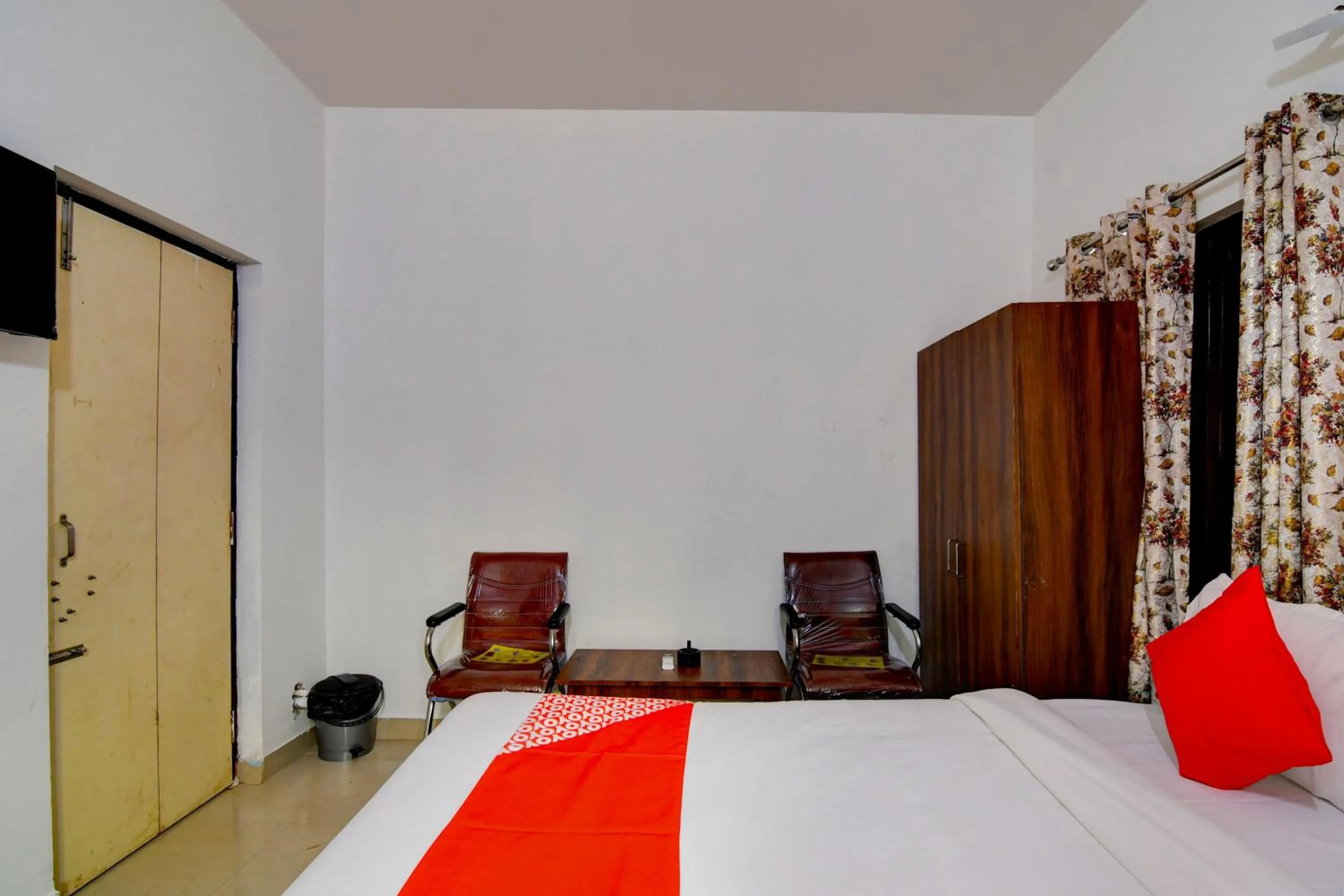 Bedroom in Hotel O Heaven Inn