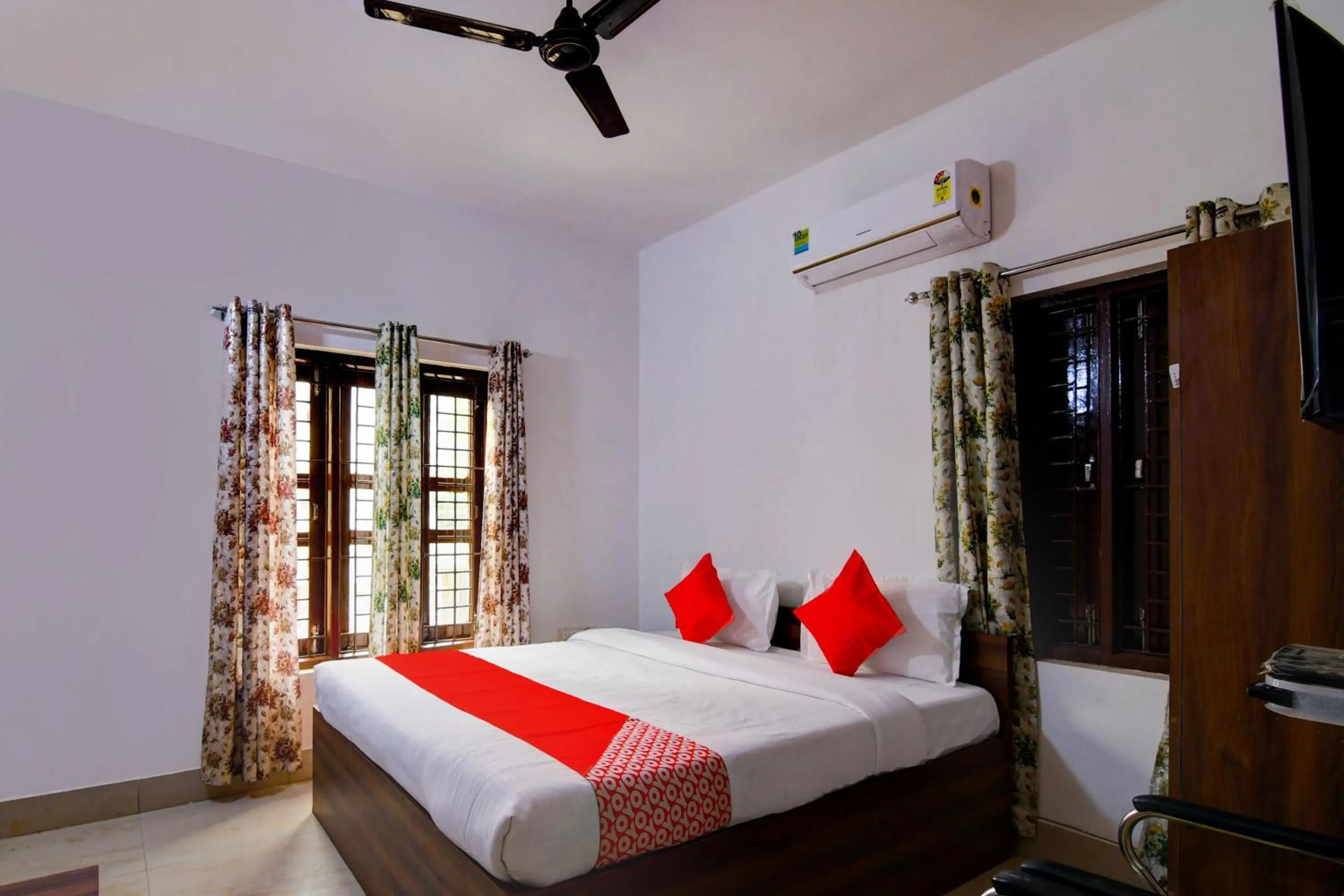 Bedroom in Hotel O Heaven Inn