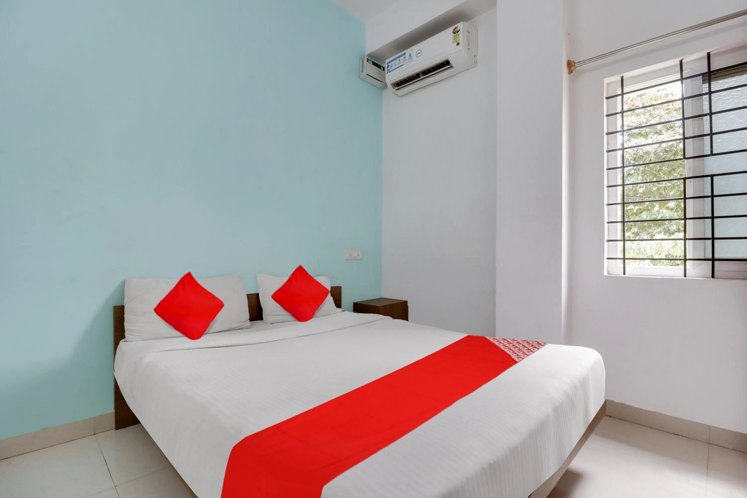 Bedroom, Bed in Hotel O New Grand Suites