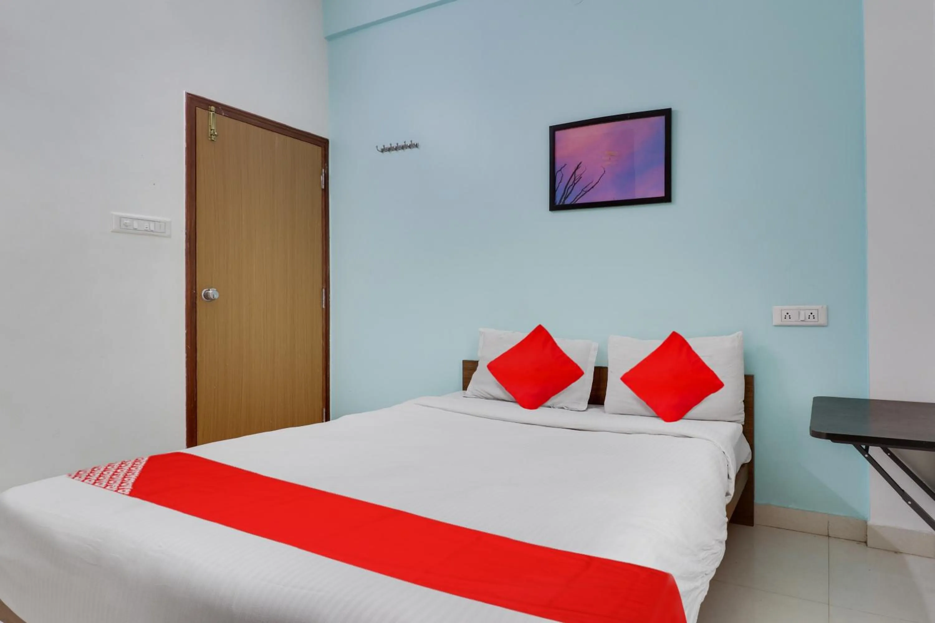 Bedroom, Bed in Hotel O New Grand Suites