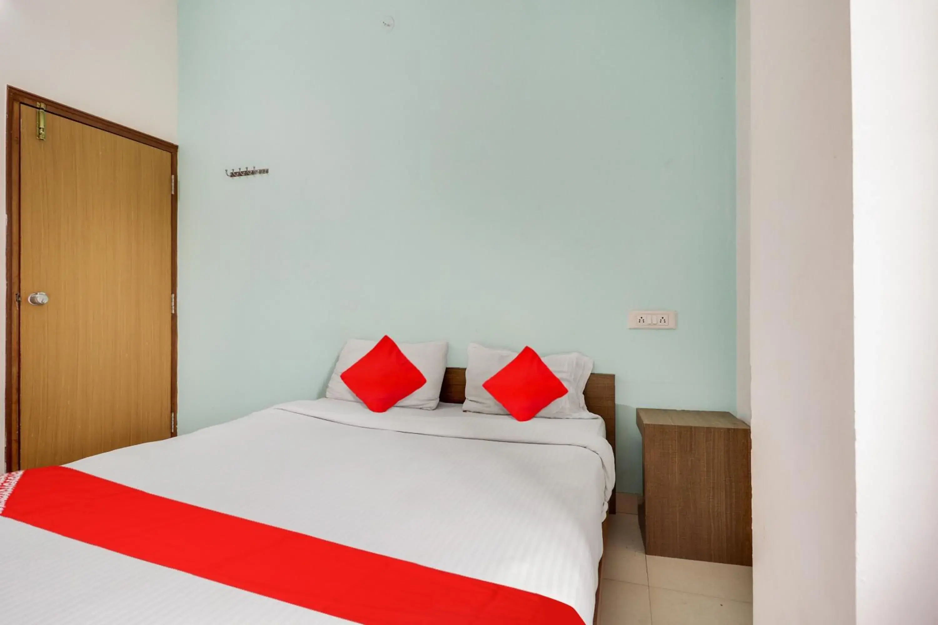 Classic Triple Room - single occupancy in Hotel O New Grand Suites Classic Triple Room - single occupancy in Hotel O New Grand Suites