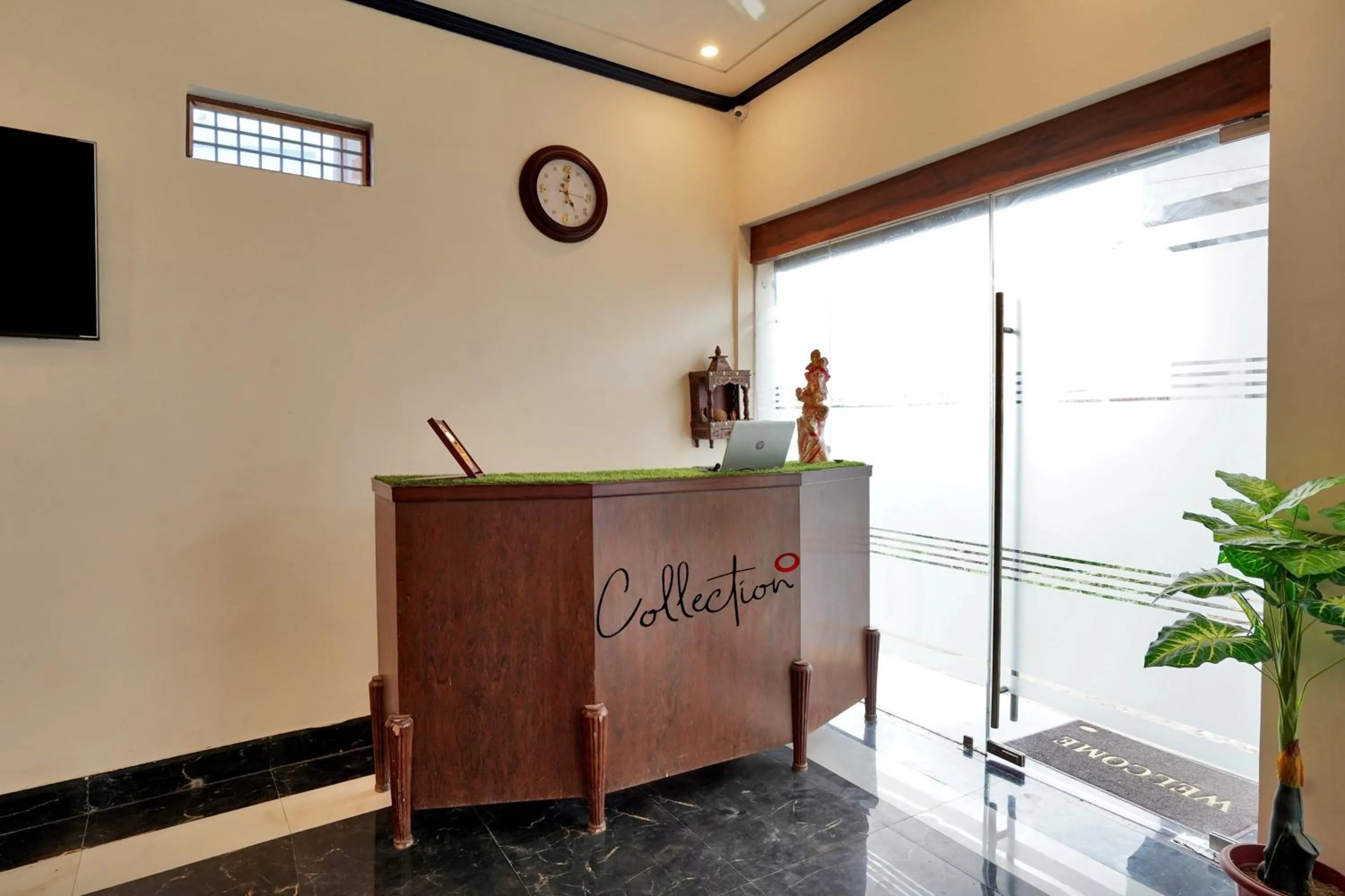 Lobby or reception in Collection O Trihans Mantion Hotel