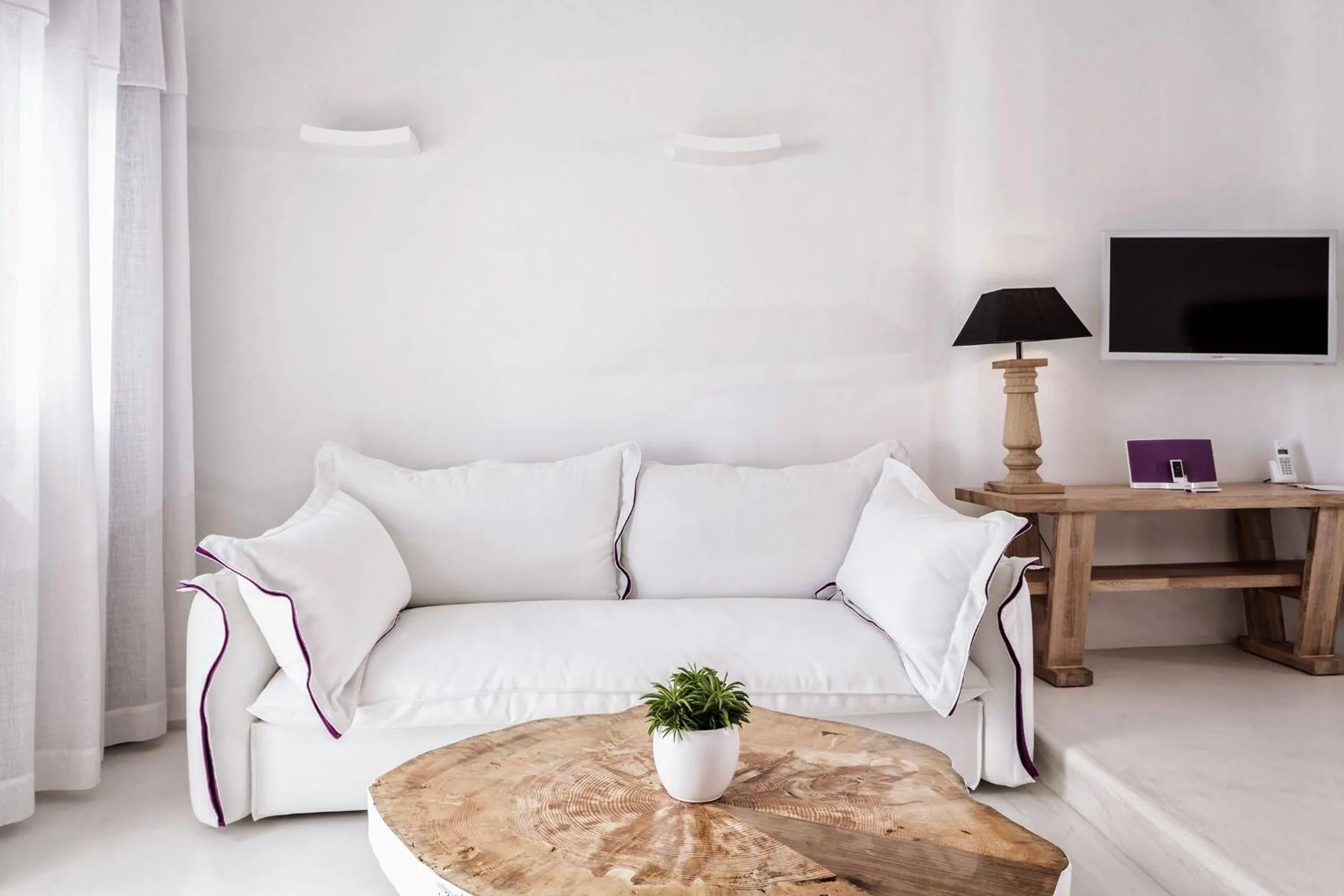 TV and multimedia in Charisma Suites