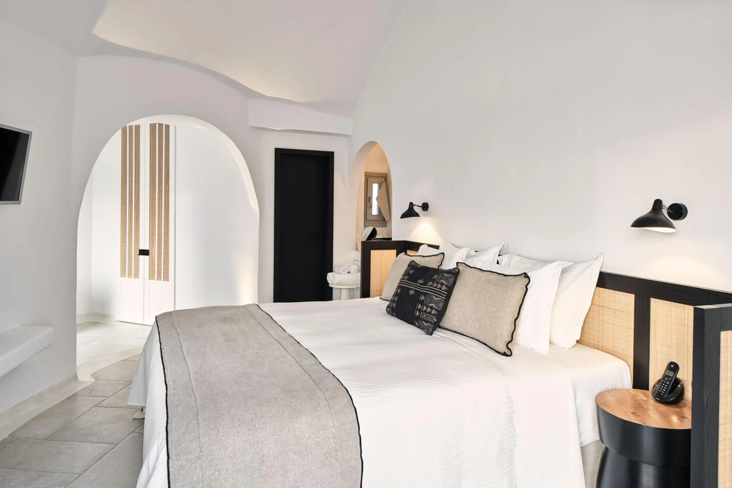 Photo of the whole room, Bed in Charisma Suites