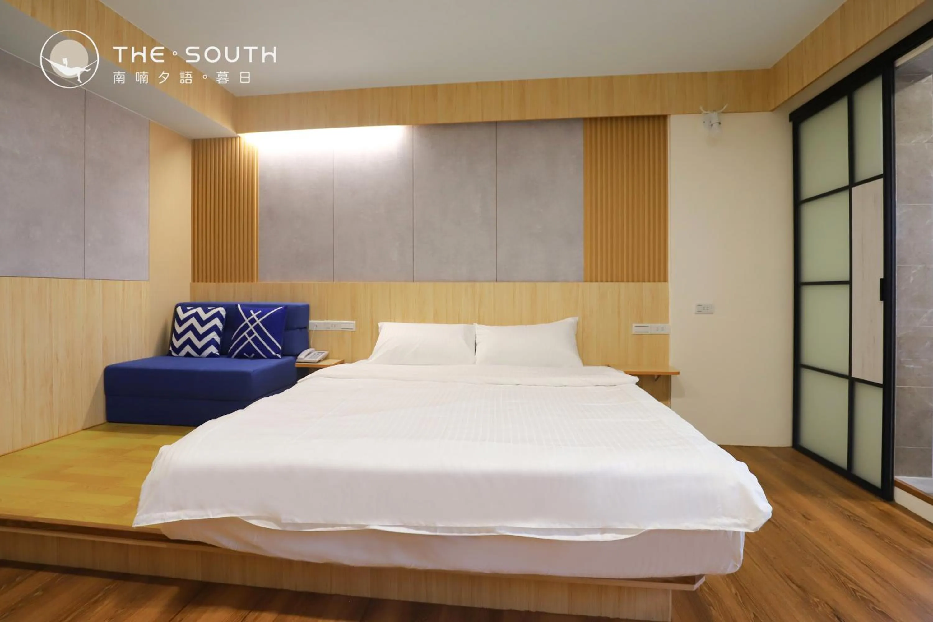 Bed in The South-Sunset