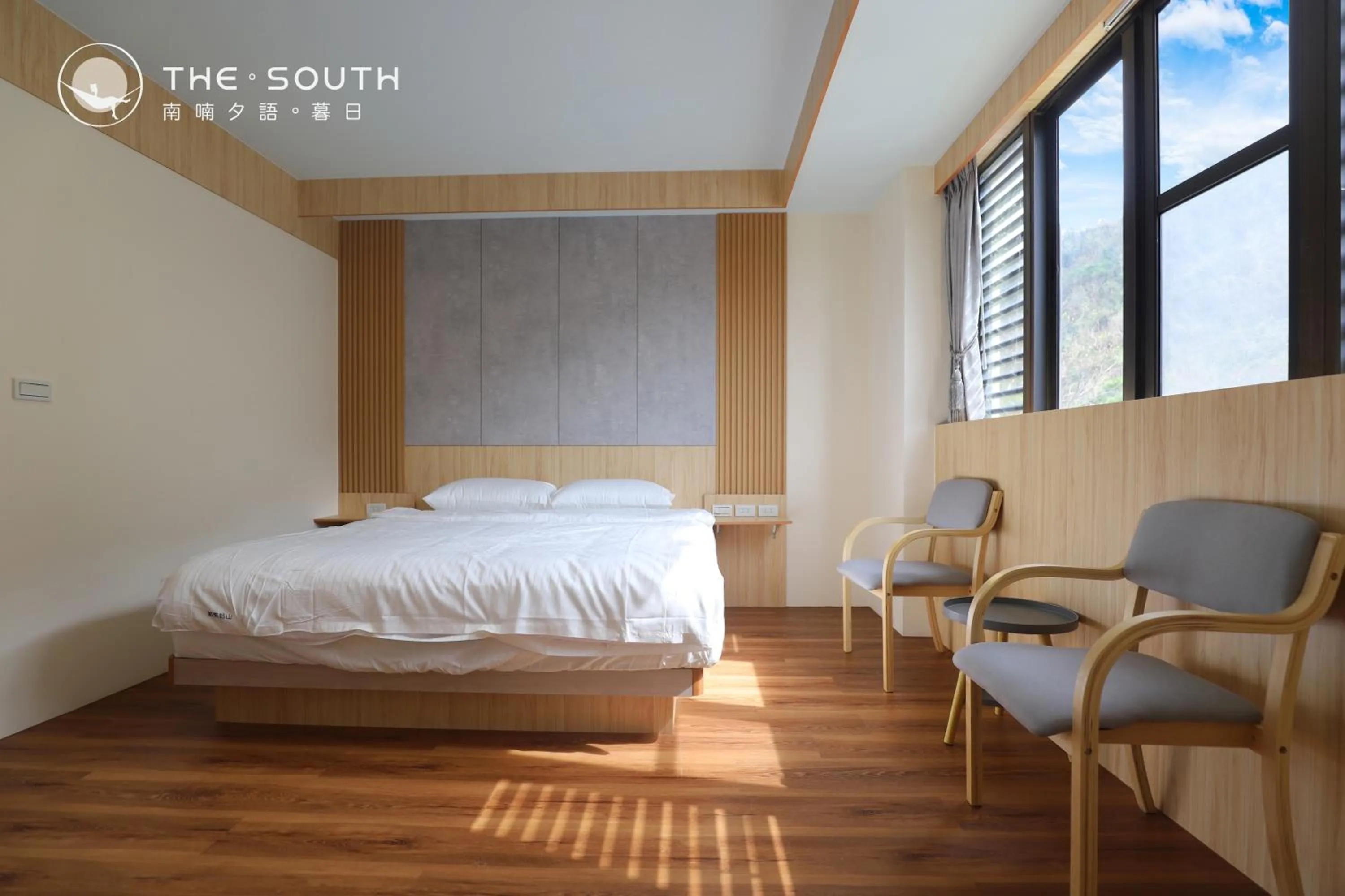 Bed in The South-Sunset