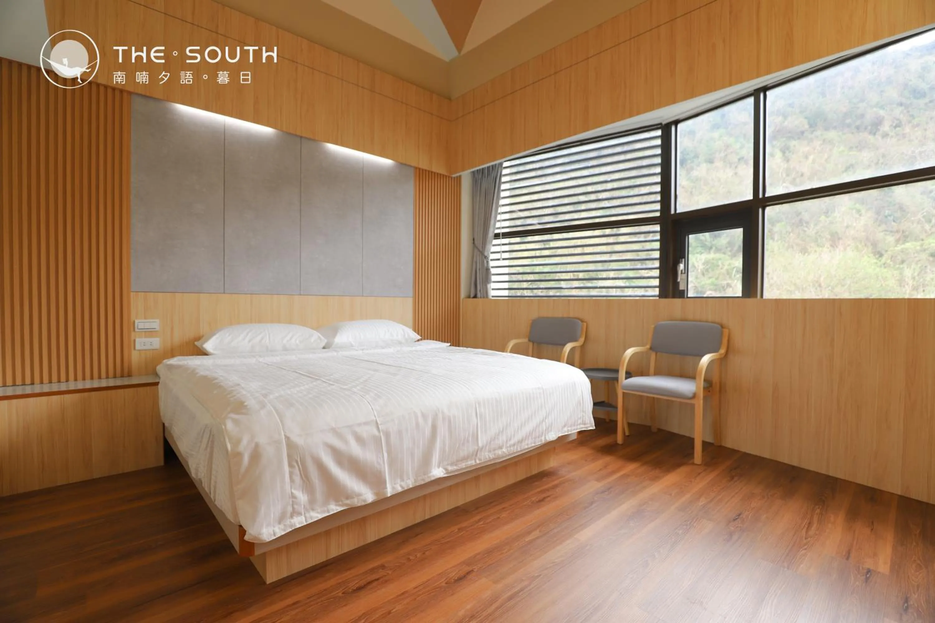 Bed in The South-Sunset